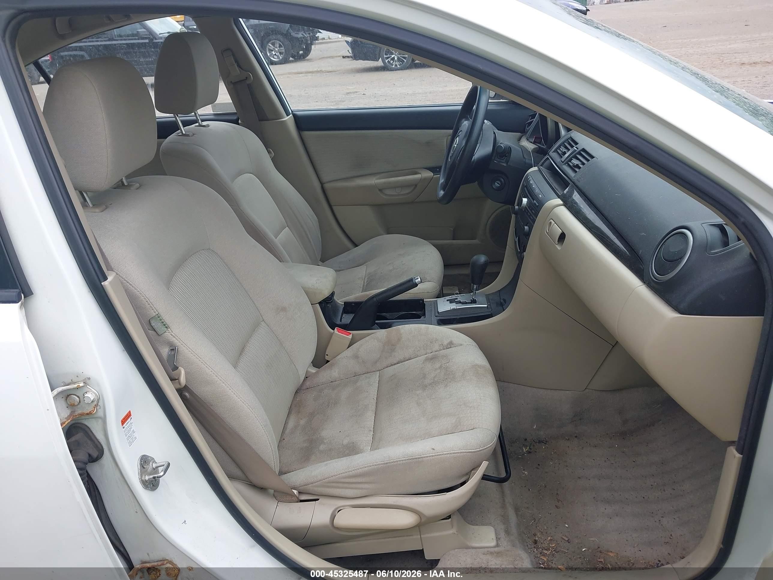 2008 Mazda Mazda3 I White vin: JM1BK32G381831352