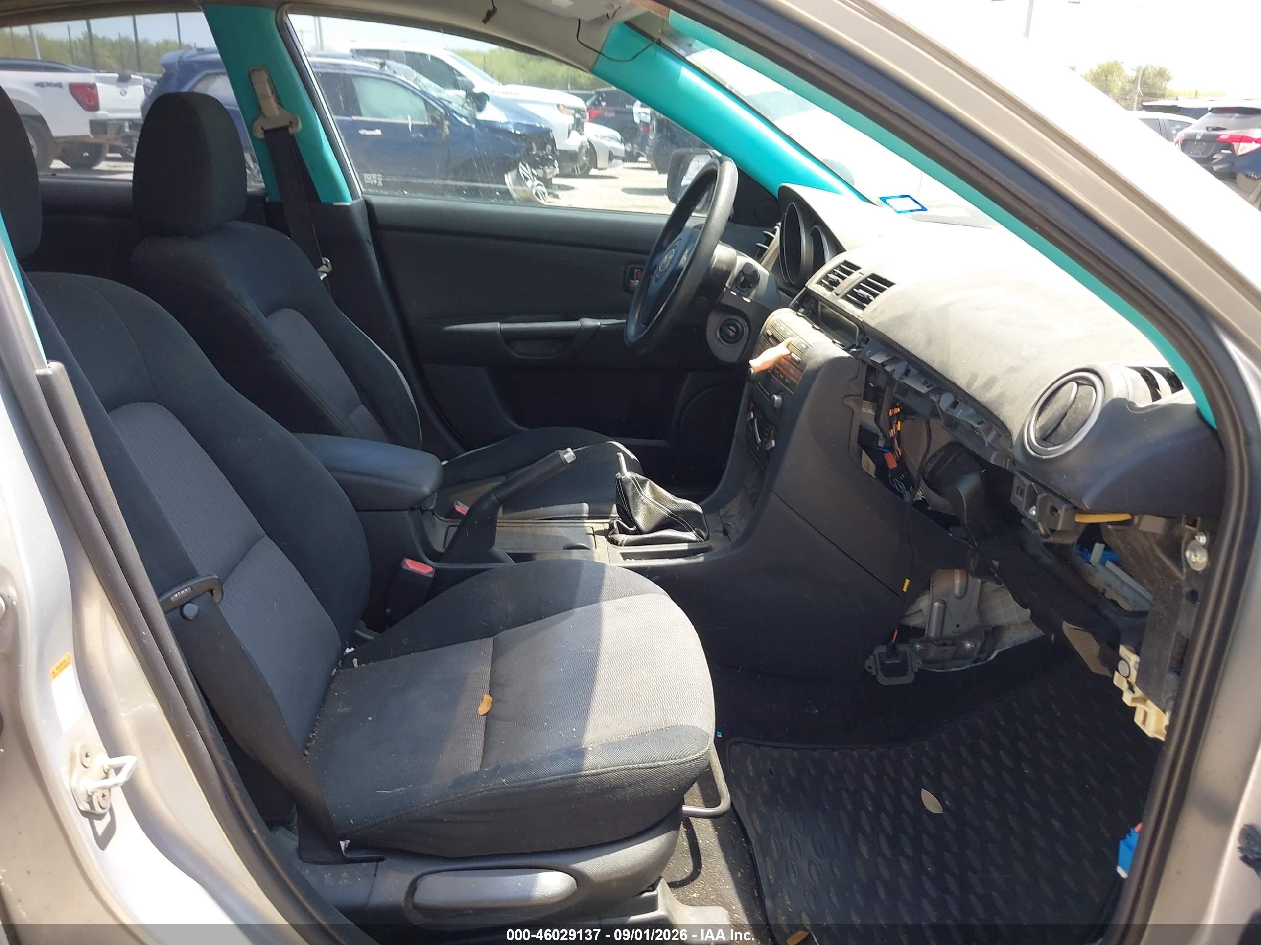 2007 Mazda Mazda3 I Серебряный vin: JM1BK32G471614231