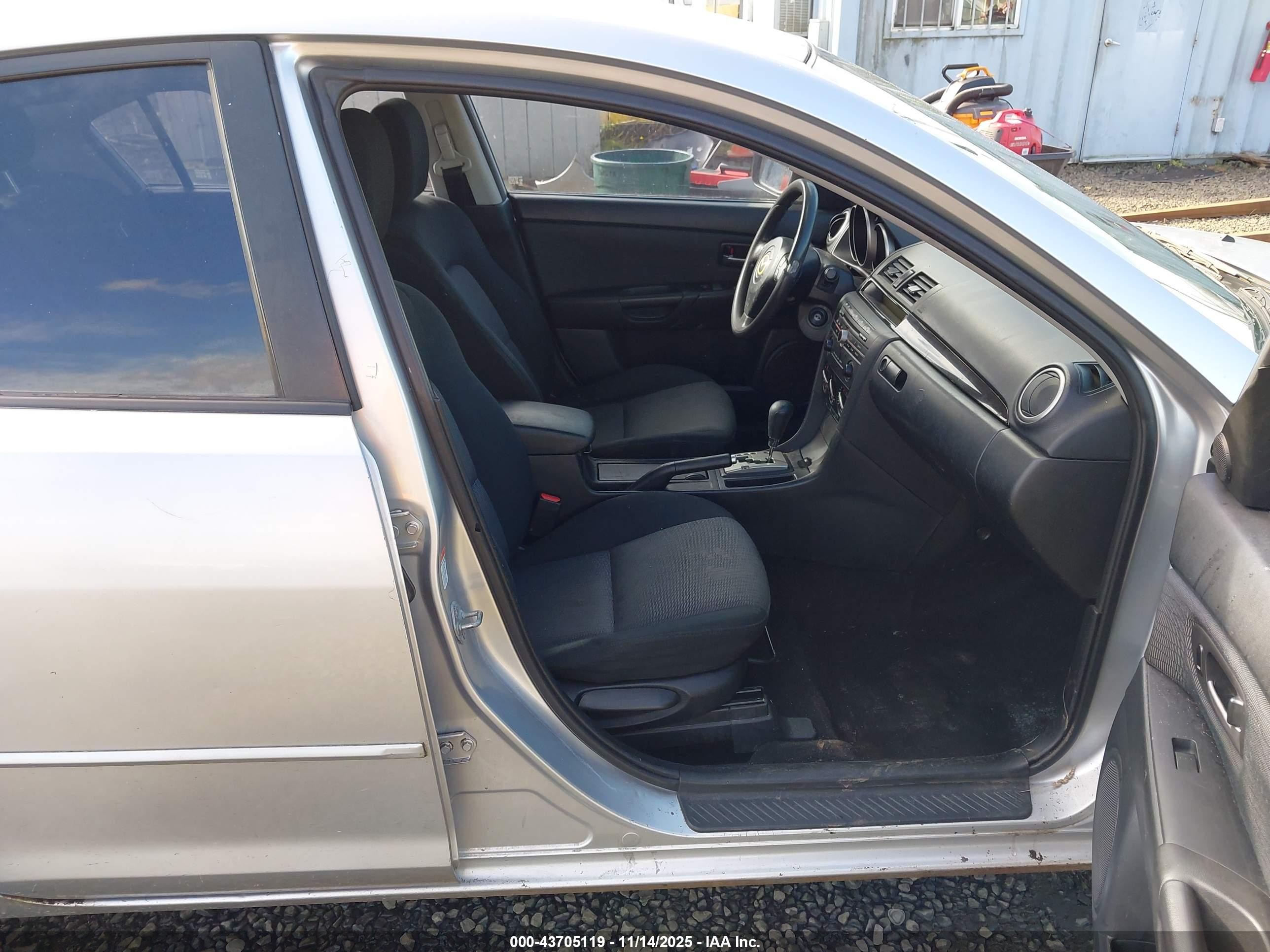 2008 Mazda Mazda3 I Серебряный vin: JM1BK32G581863493
