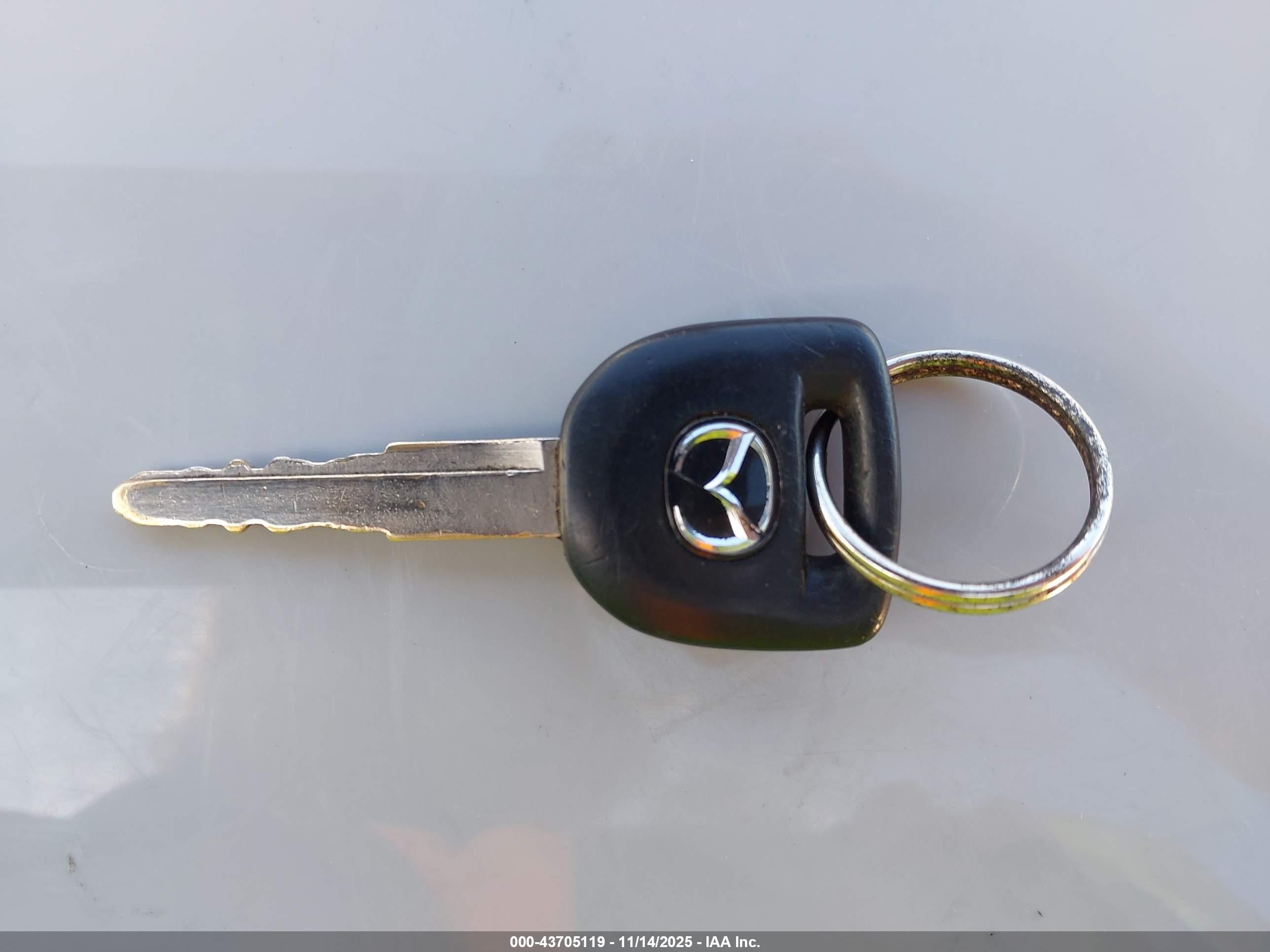 2008 Mazda Mazda3 I Серебряный vin: JM1BK32G581863493
