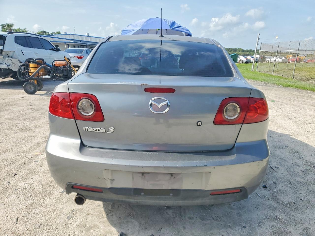 2006 Mazda 3 I Silver vin: JM1BK32G761467398