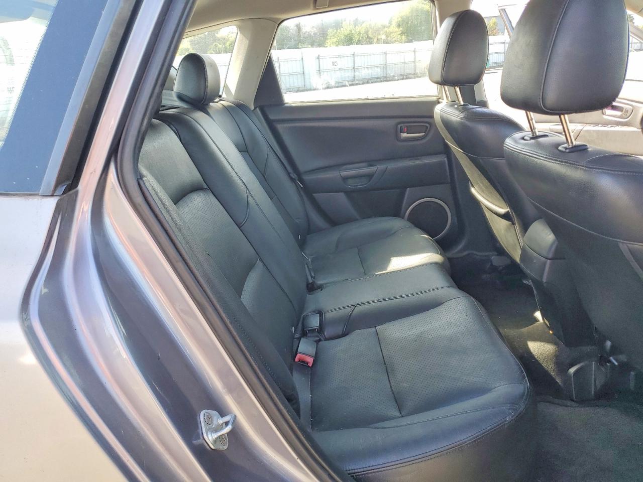2005 Mazda 3 Hatchback Silver vin: JM1BK343151324228