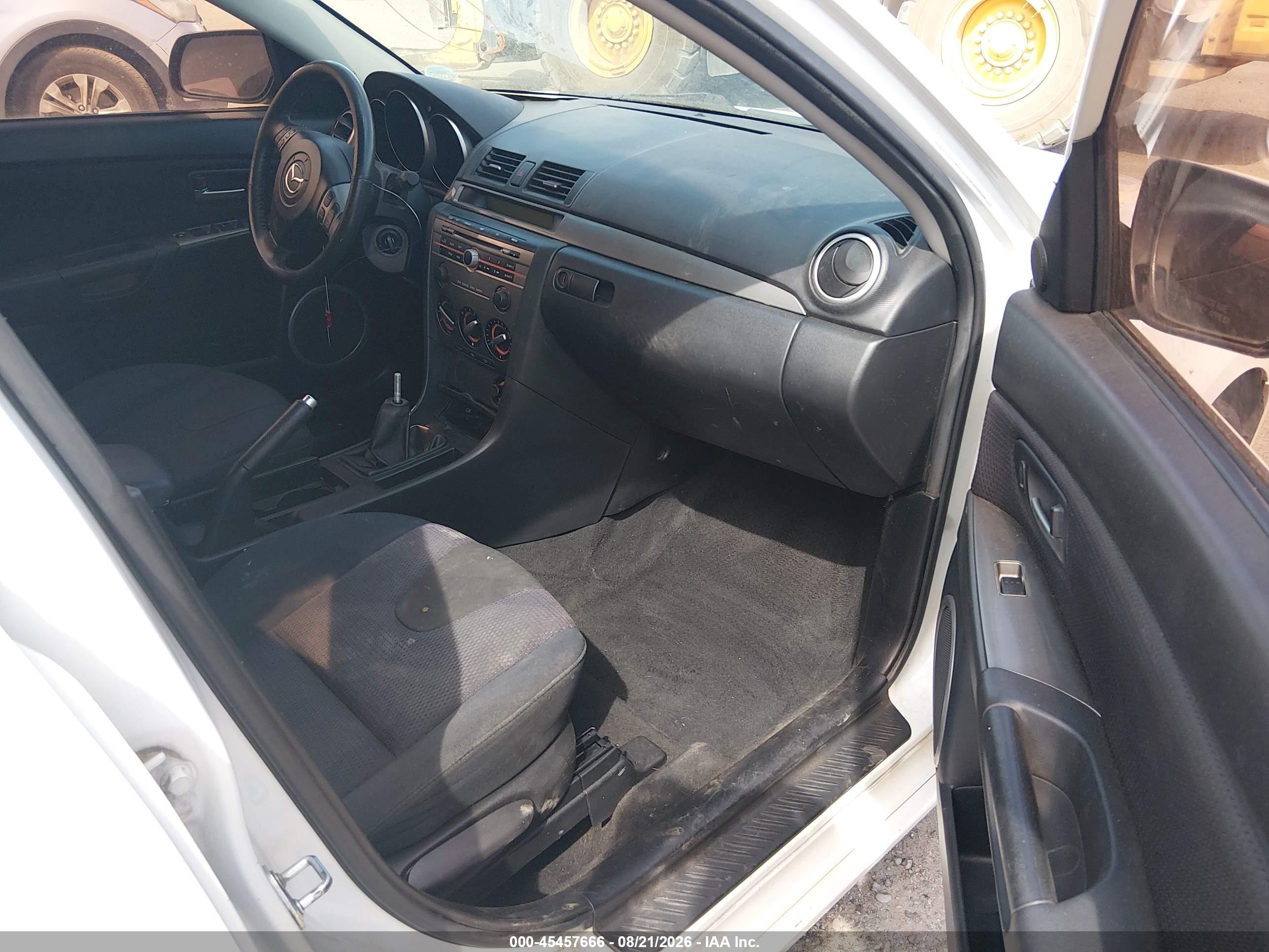 2008 Mazda Mazda3   White vin: JM1BK343581842718