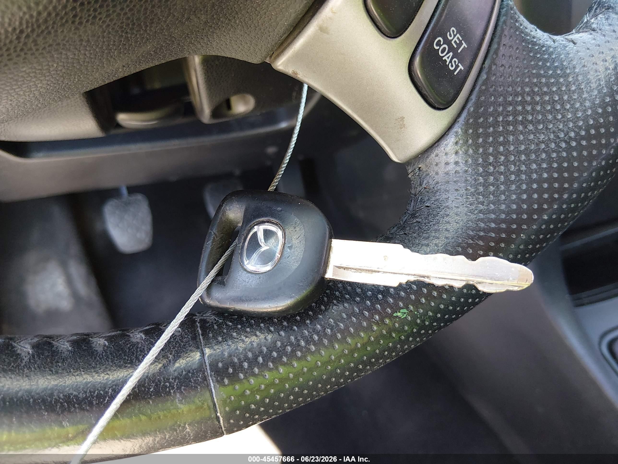 2008 Mazda Mazda3   White vin: JM1BK343581842718