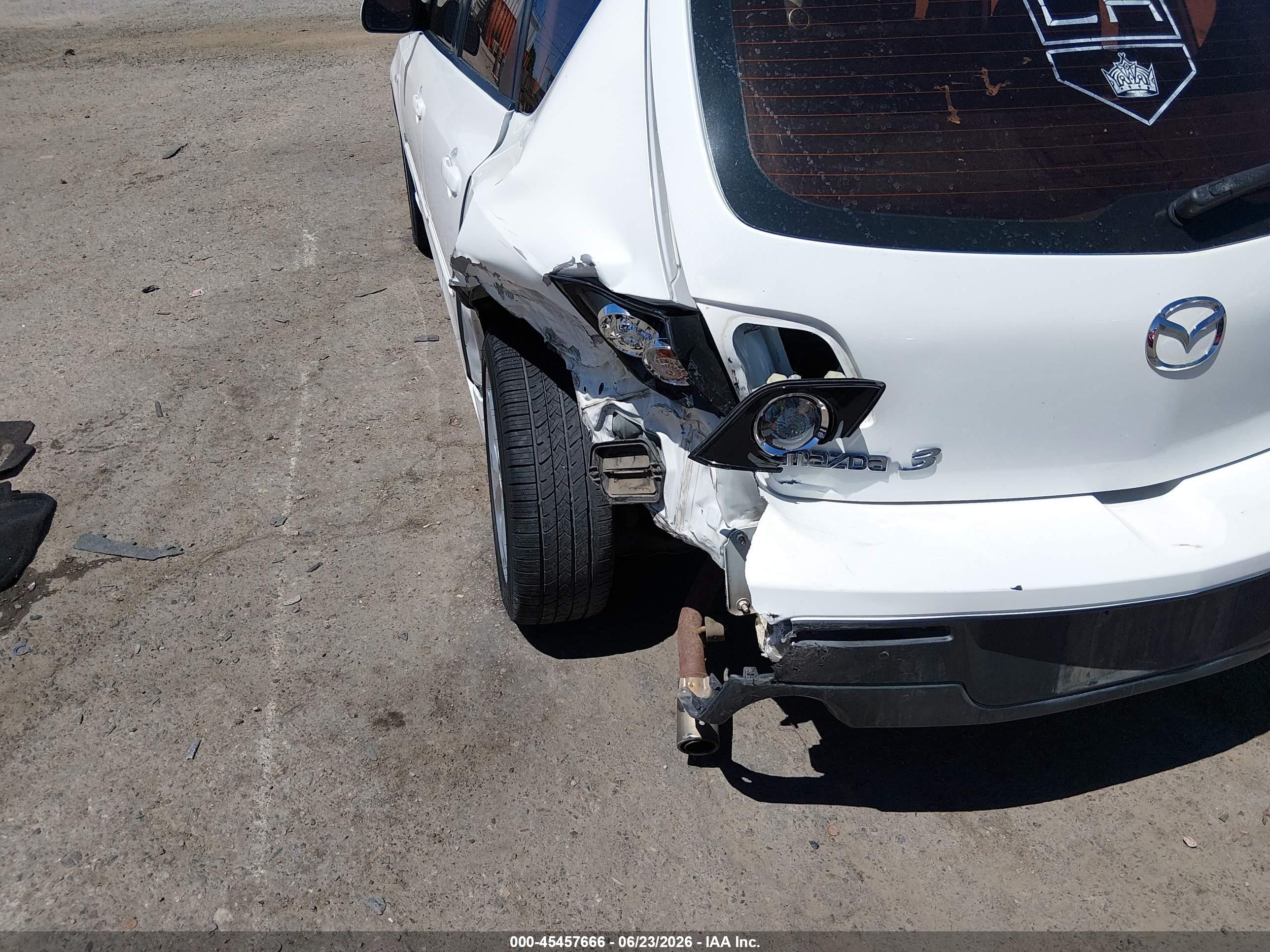 2008 Mazda Mazda3   White vin: JM1BK343581842718