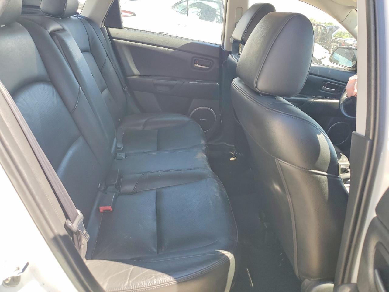2008 Mazda 3 Hatchback Белый vin: JM1BK343681876408