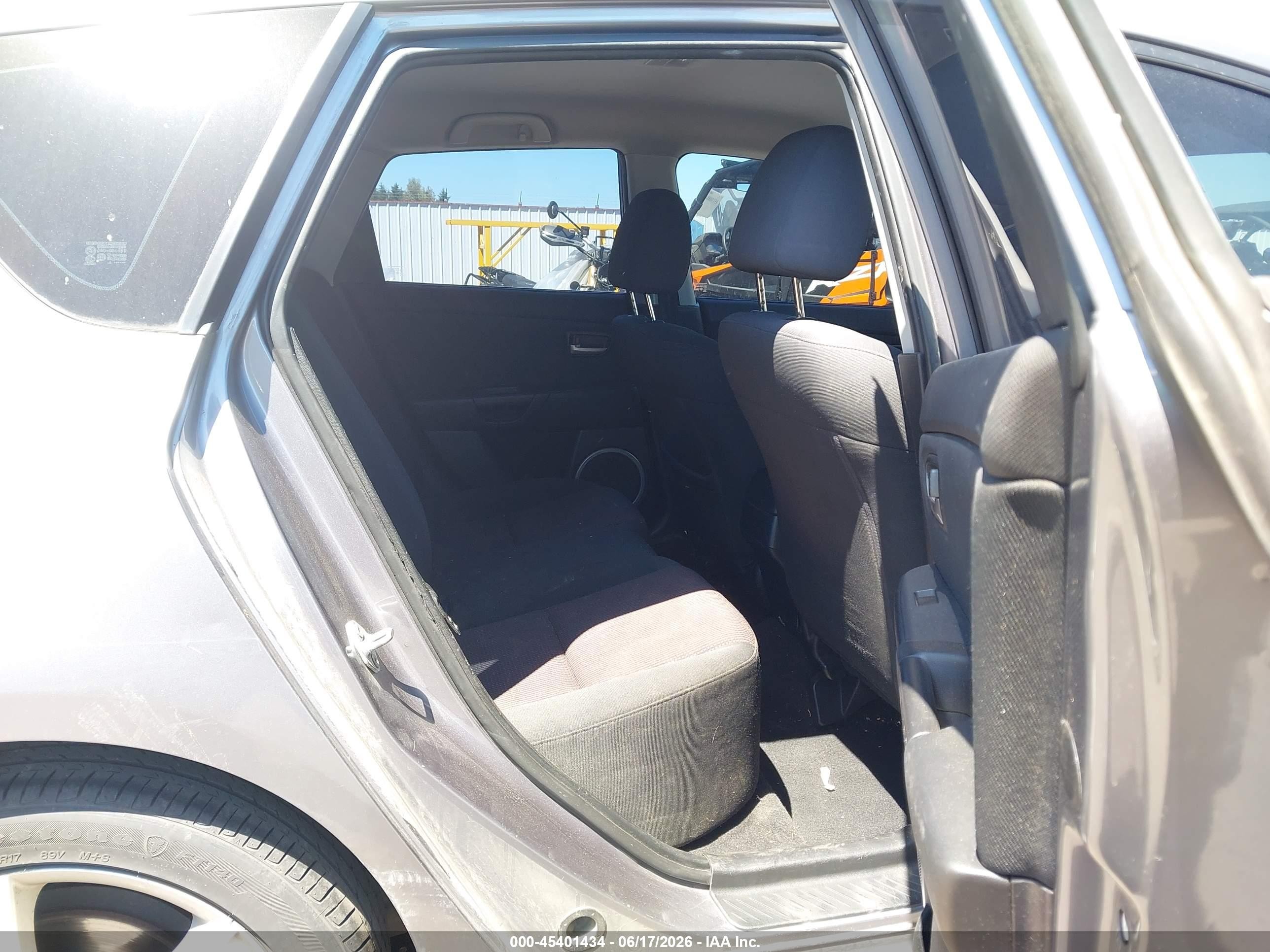 2005 Mazda Mazda3 S Серебряный vin: JM1BK343851228628