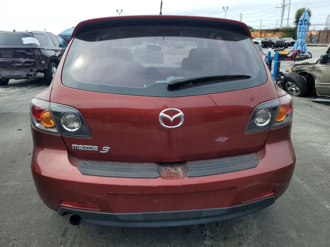 2006 Mazda 3 Hatchback Red vin: JM1BK344461485487