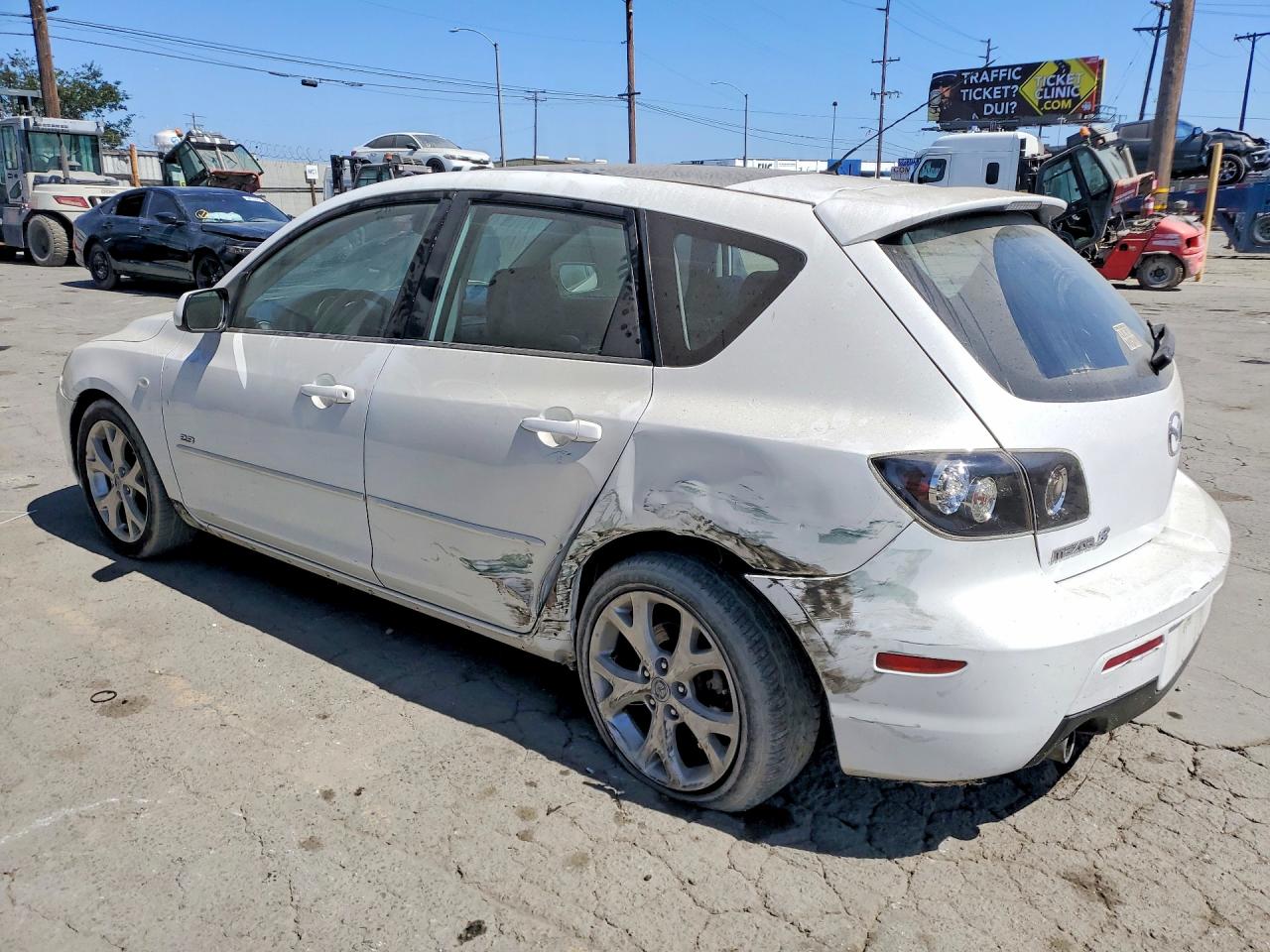 2007 Mazda 3 Hatchback White vin: JM1BK344671646620