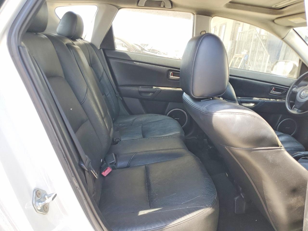 2007 Mazda 3 Hatchback White vin: JM1BK344671646620