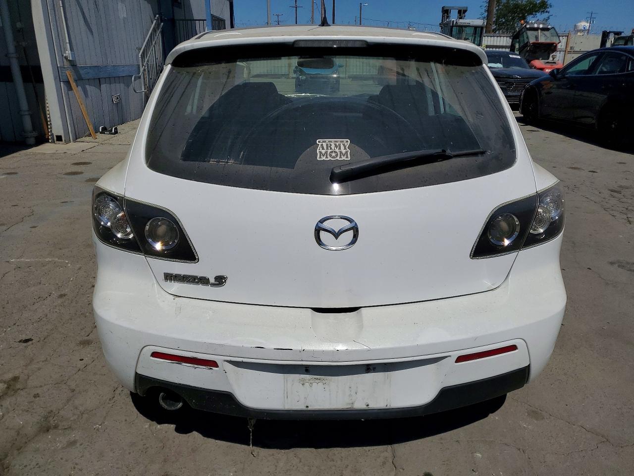 2007 Mazda 3 Hatchback White vin: JM1BK344671646620