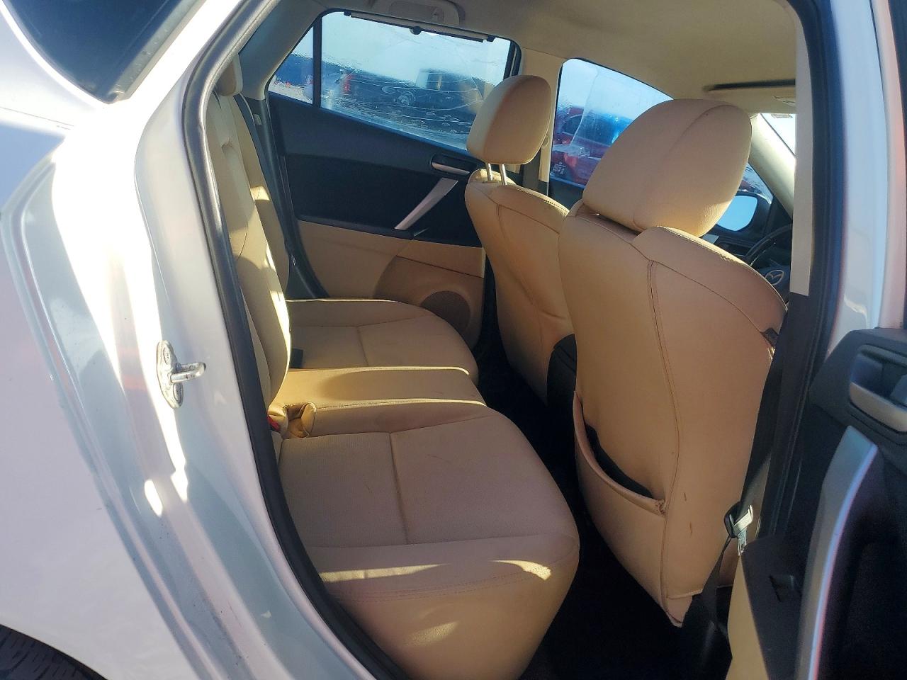 2010 Mazda 3 S White vin: JM1BL1H52A1320311