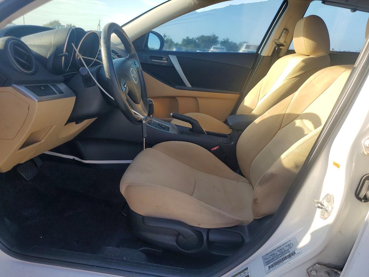 2010 Mazda 3 S White vin: JM1BL1H52A1320311