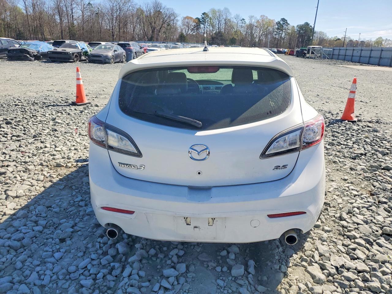 2010 Mazda 3 S White vin: JM1BL1H53A1218032