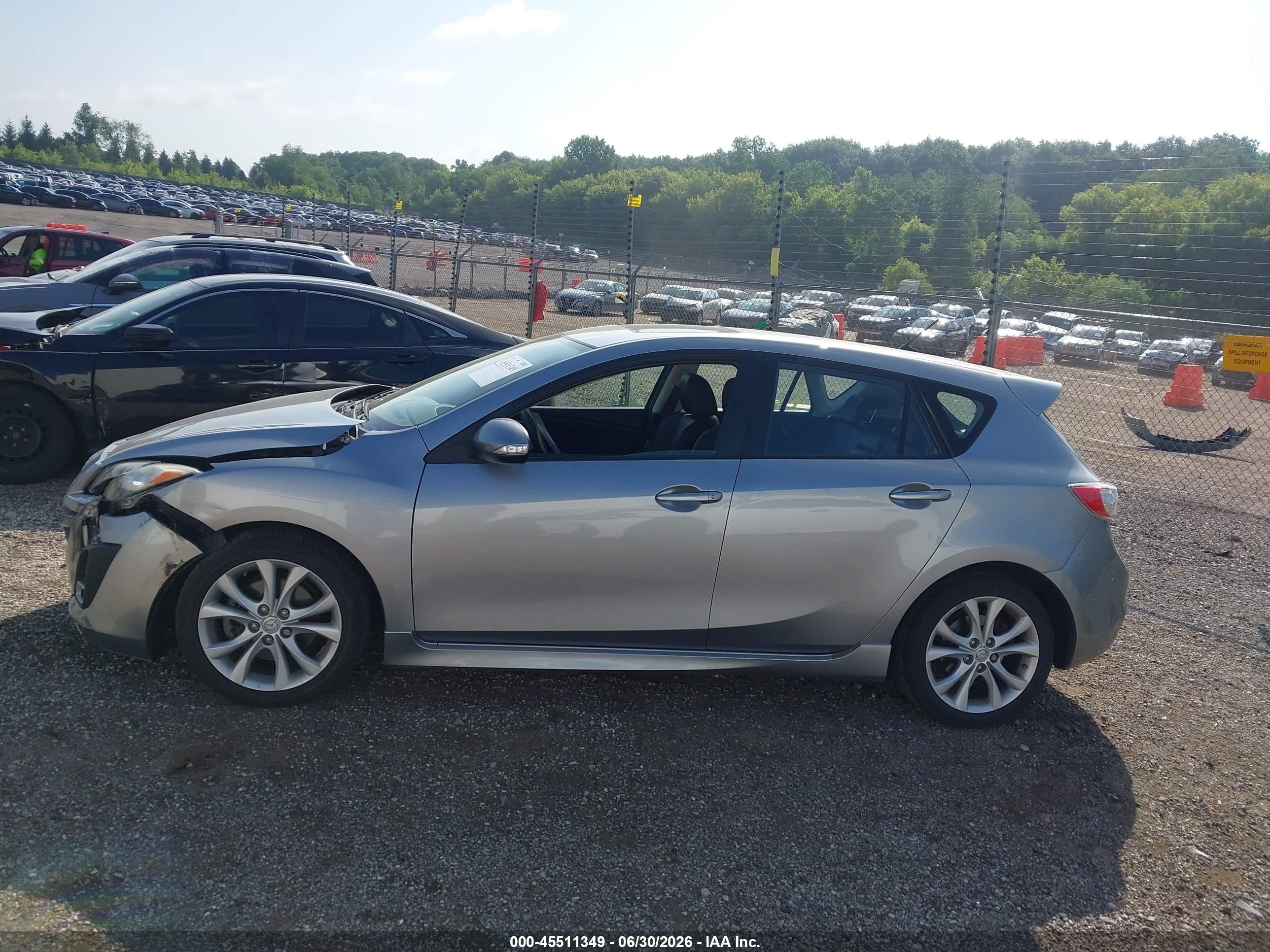 2010 Mazda Mazda3 S Grand Touring Silver vin: JM1BL1H54A1110986