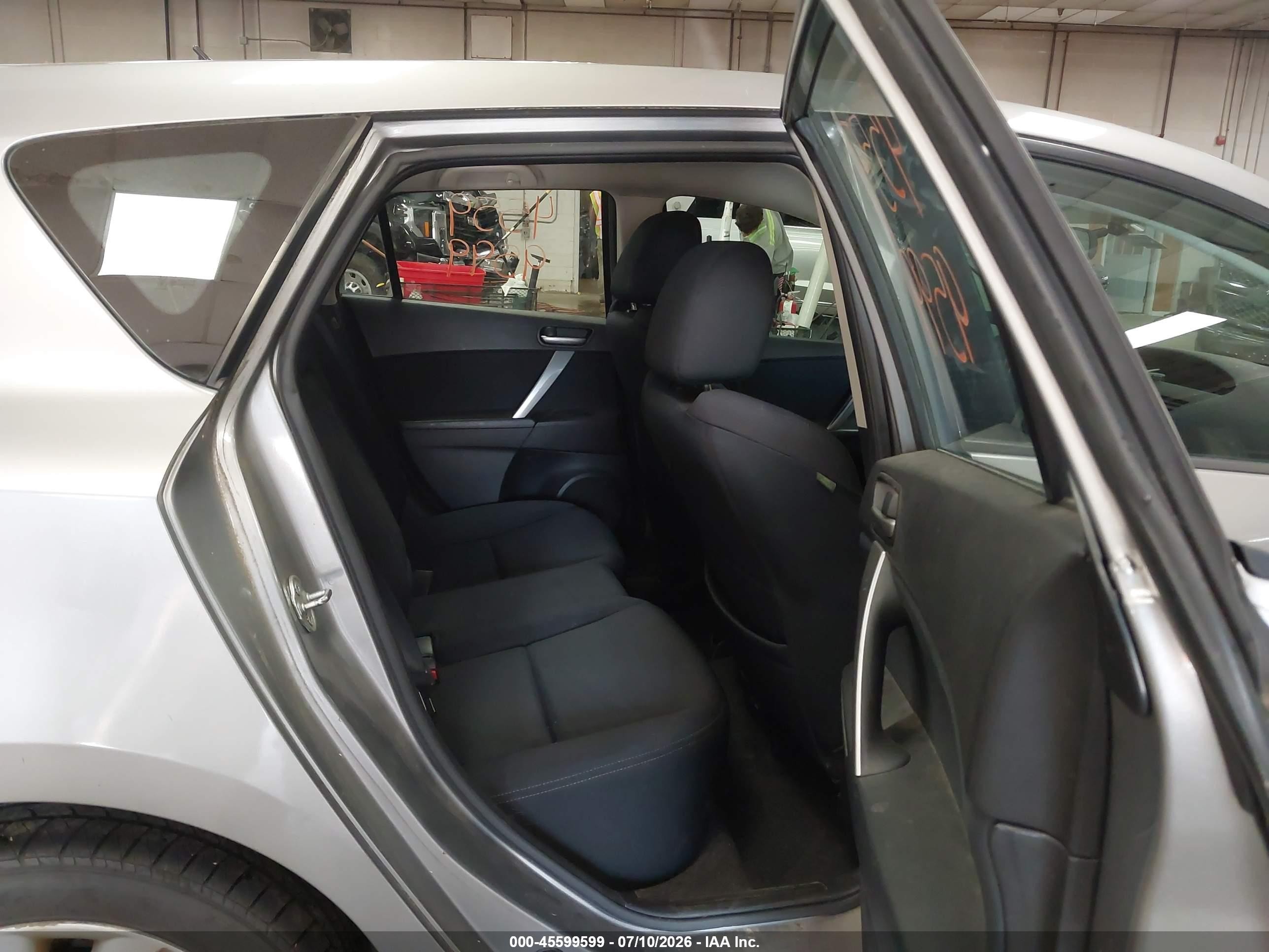 2010 Mazda Mazda3 S Sport Серебряный vin: JM1BL1H55A1230215