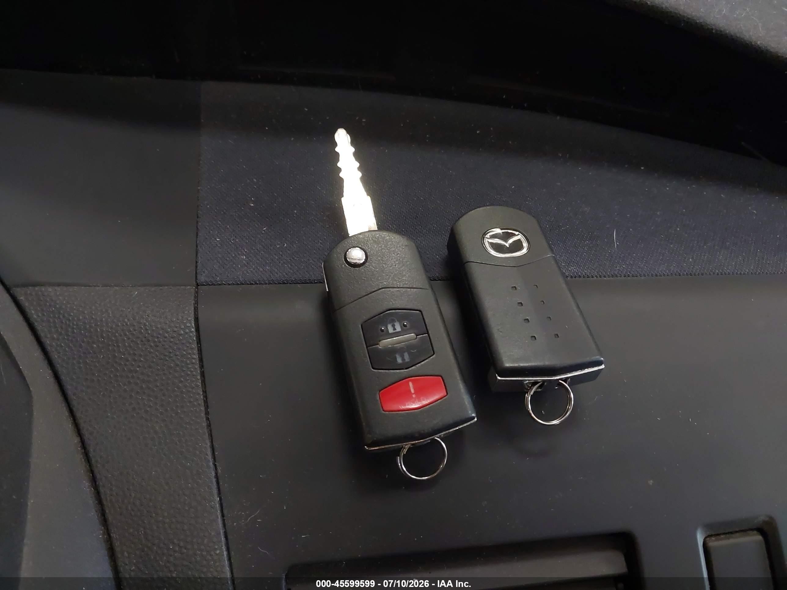 2010 Mazda Mazda3 S Sport Серебряный vin: JM1BL1H55A1230215