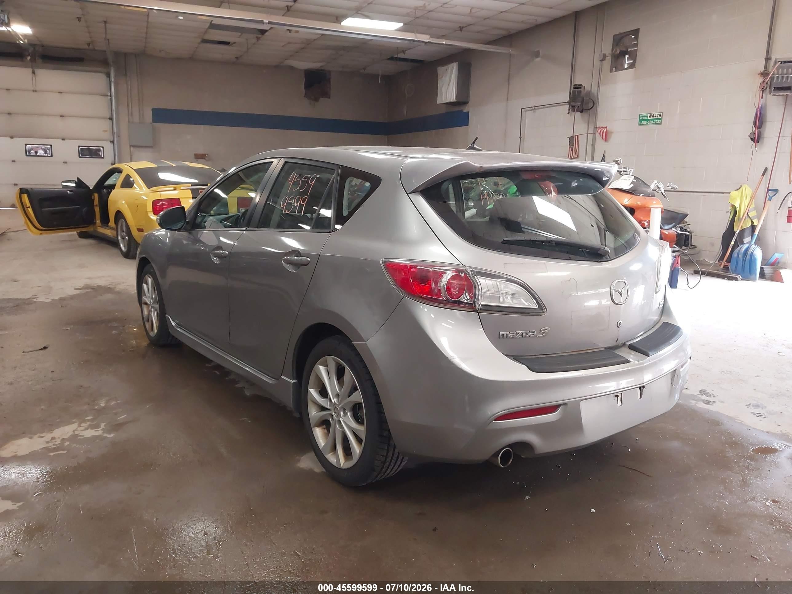 2010 Mazda Mazda3 S Sport Серебряный vin: JM1BL1H55A1230215