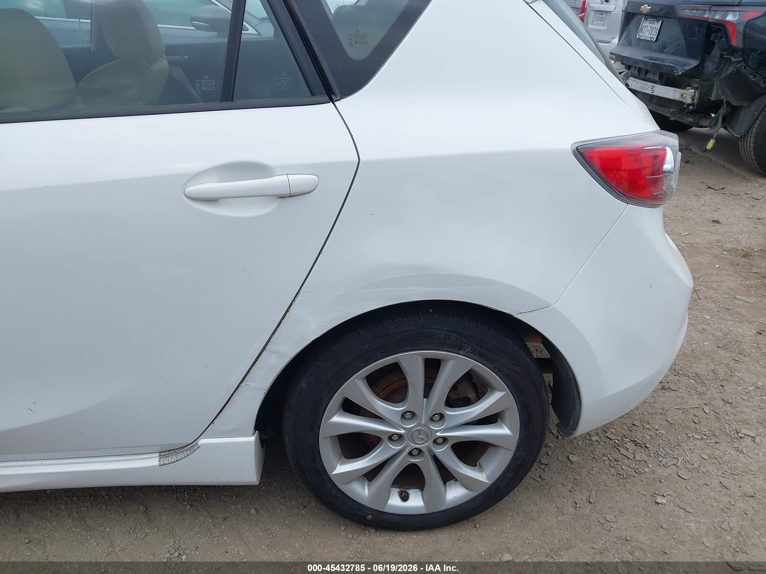 2010 Mazda Mazda3 S Sport White vin: JM1BL1H58A1100655