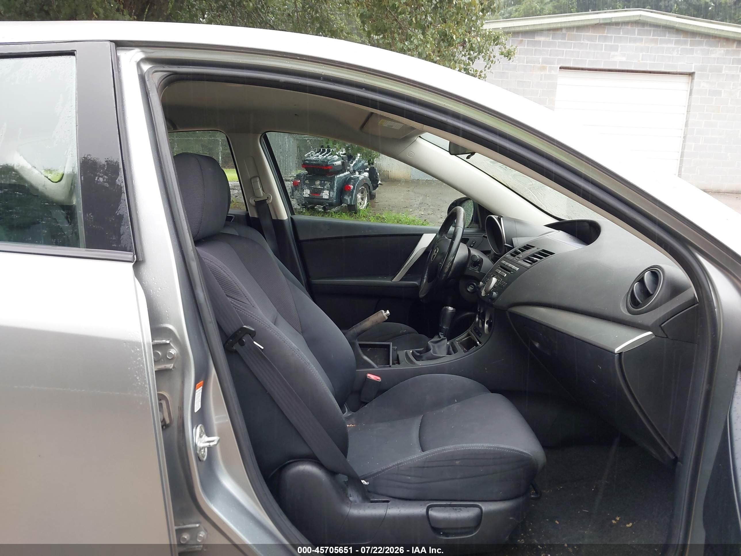 2010 Mazda Mazda3   Silver vin: JM1BL1H58A1211884