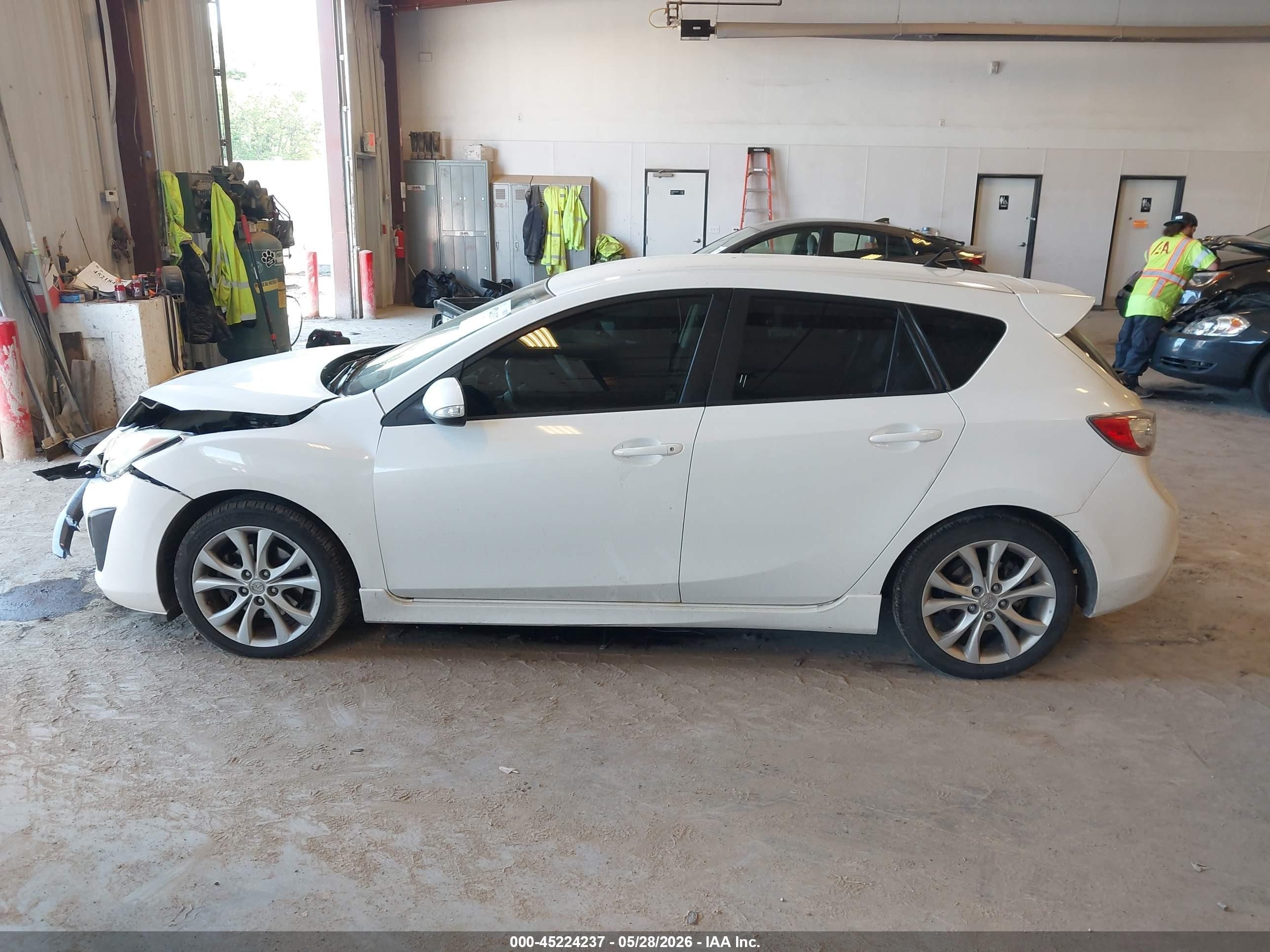 2010 Mazda Mazda3 S Grand Touring White vin: JM1BL1H59A1164025