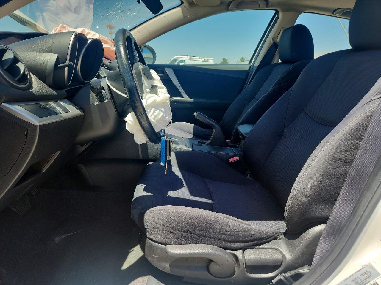 2010 Mazda 3 S White vin: JM1BL1H60A1349119