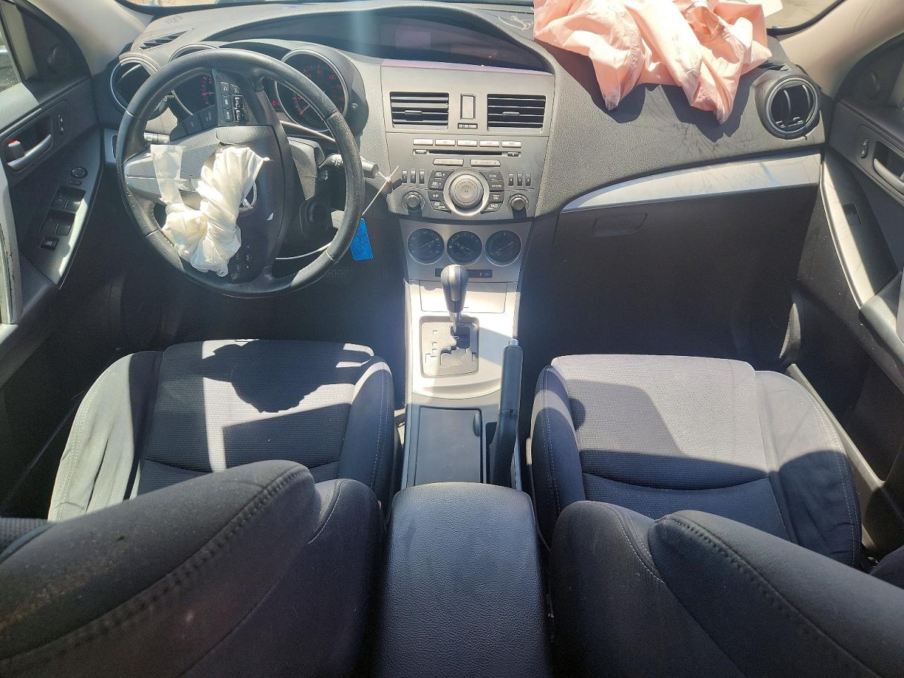 2010 Mazda 3 S White vin: JM1BL1H60A1349119