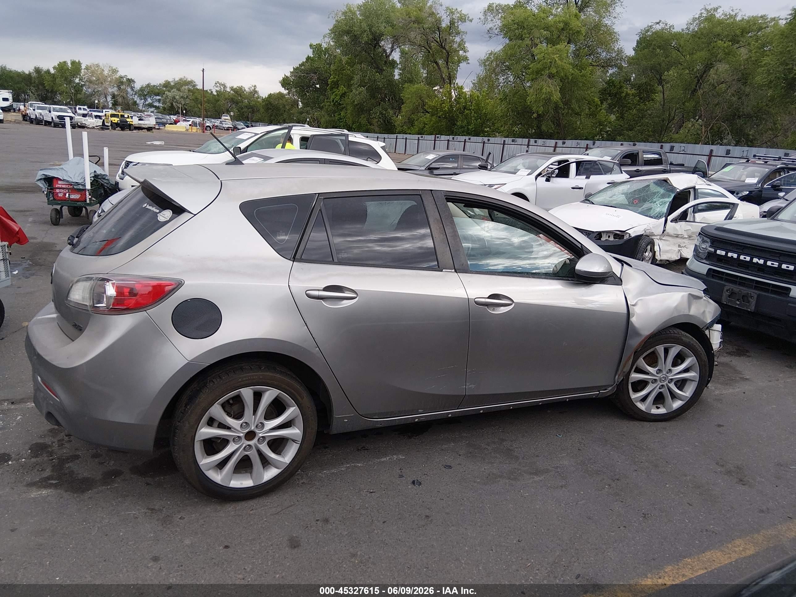 2010 Mazda Mazda3 S Sport Gray vin: JM1BL1H69A1273173