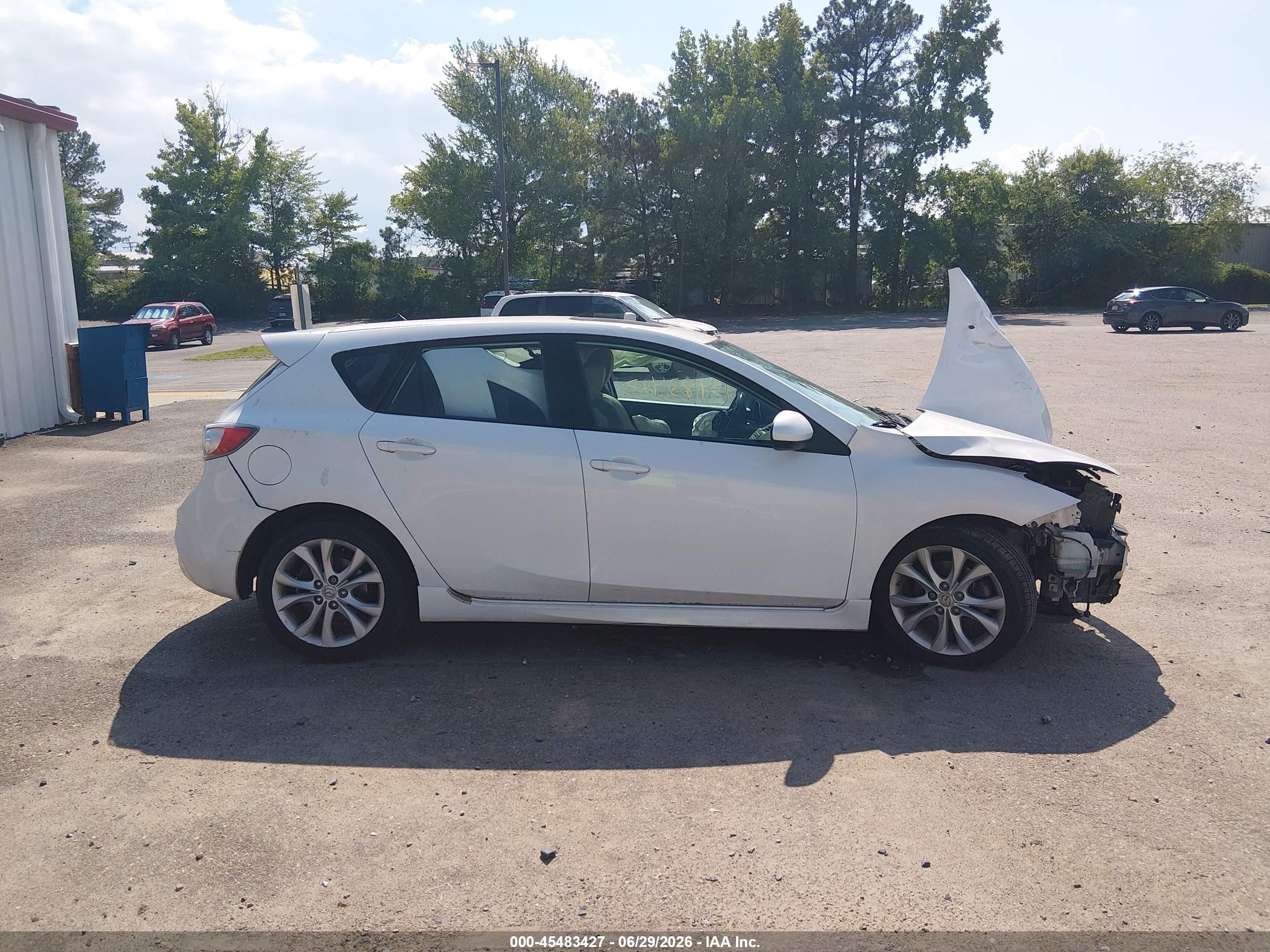 2010 Mazda Mazda3   Белый vin: JM1BL1H6XA1277684
