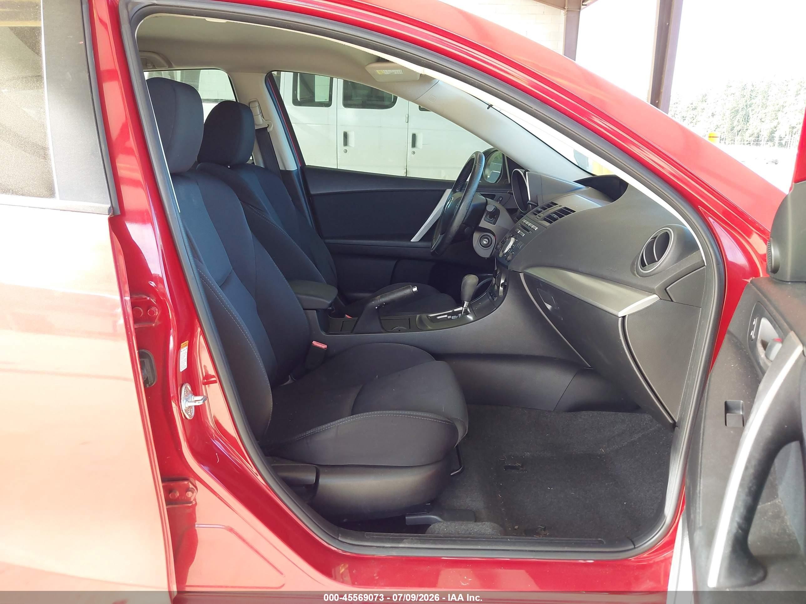 2011 Mazda Mazda3 S Sport Red vin: JM1BL1K52B1360723