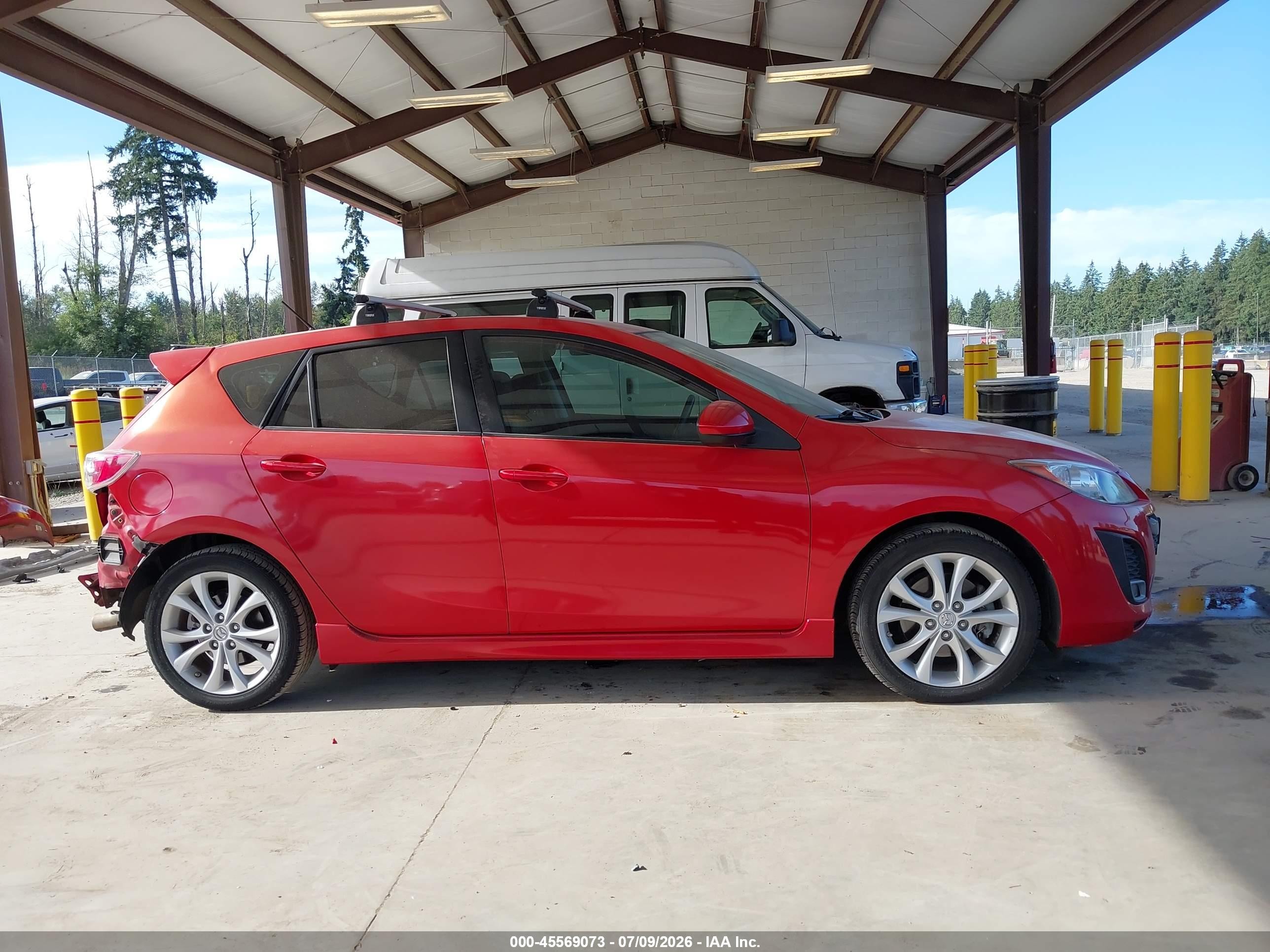 2011 Mazda Mazda3 S Sport Red vin: JM1BL1K52B1360723