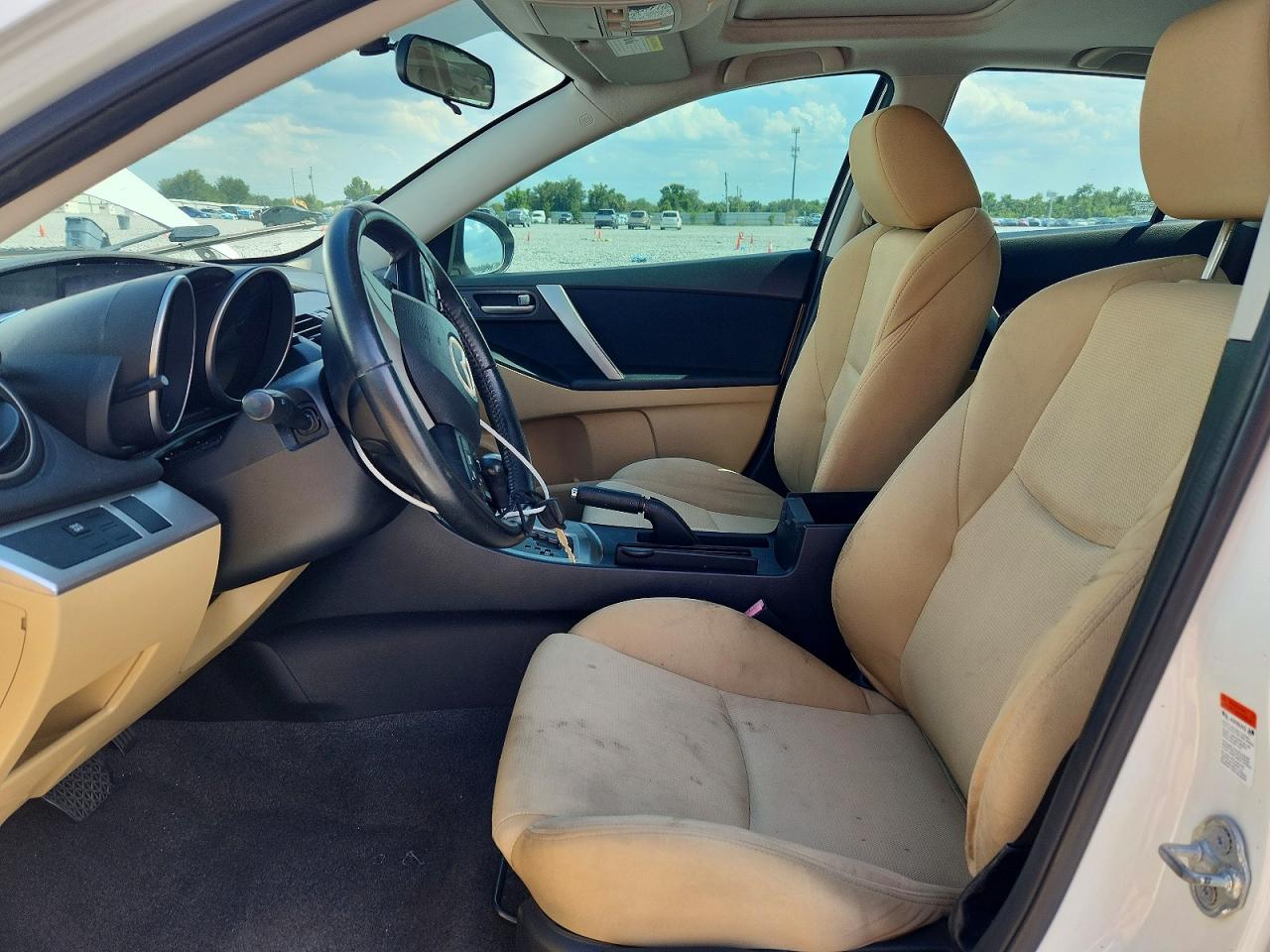 2011 Mazda 3 S White vin: JM1BL1K55B1465191