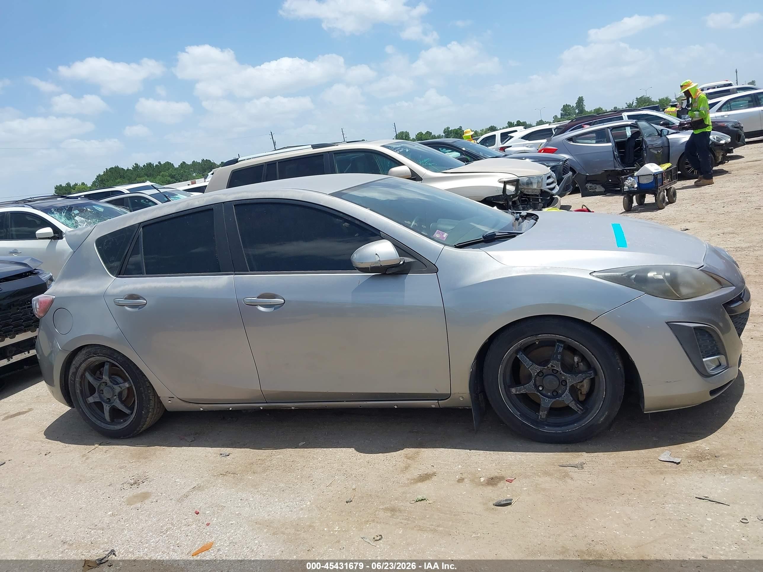 2011 Mazda Mazda3 S Sport Gray vin: JM1BL1K58B1472491