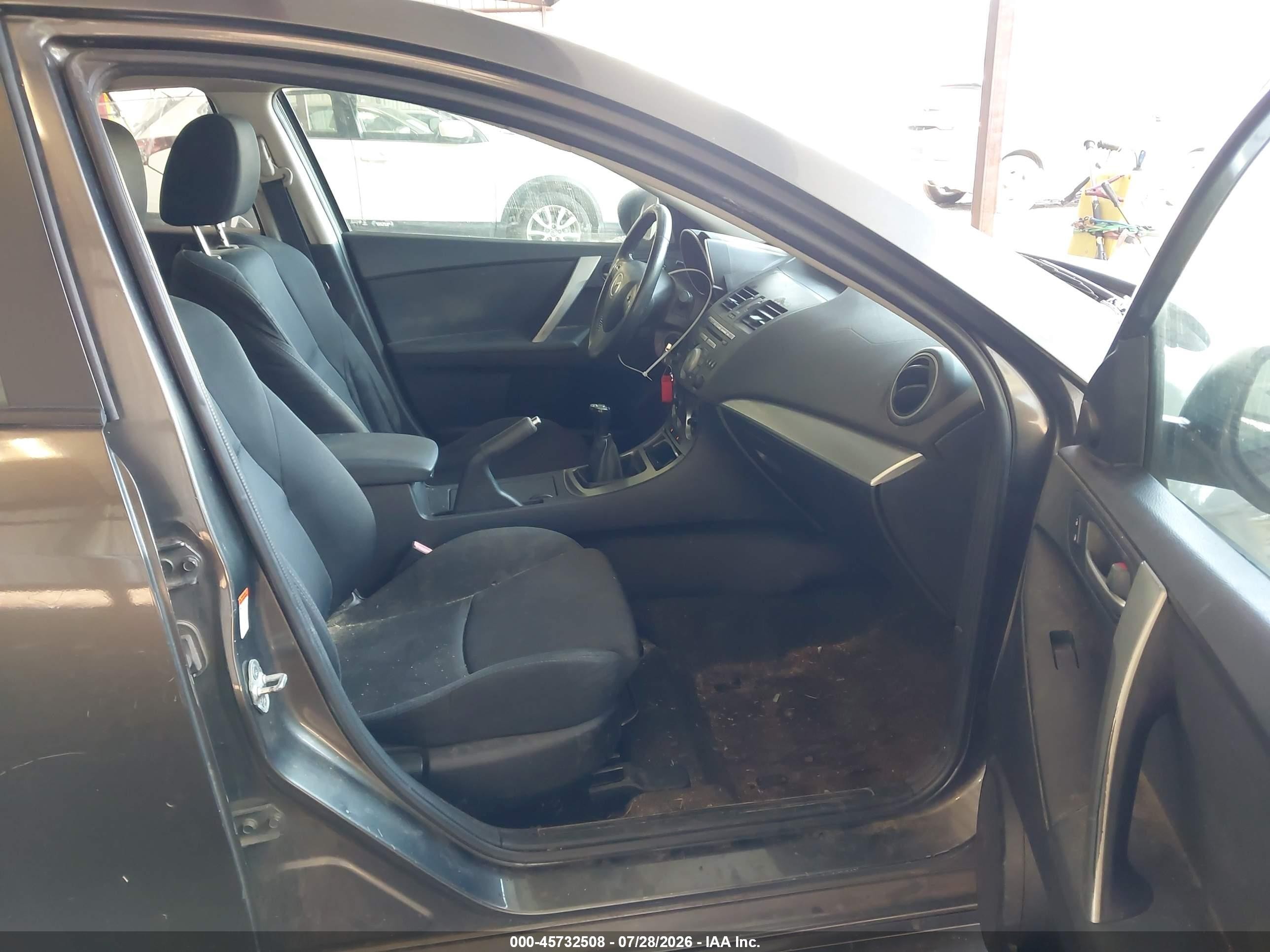 2011 Mazda Mazda3   Gray vin: JM1BL1K63B1901724