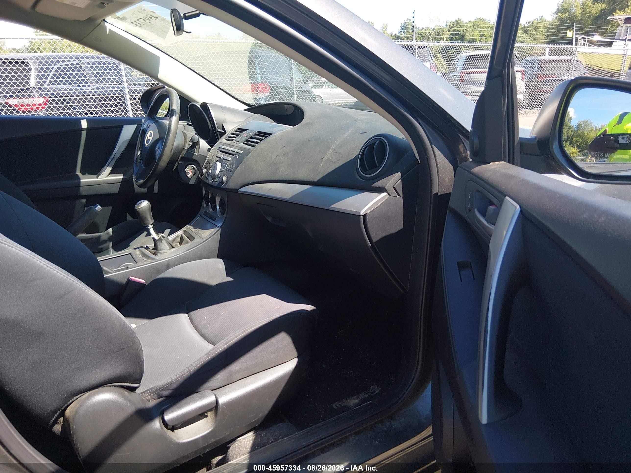 2011 Mazda Mazda3 S Sport Gray vin: JM1BL1K65B1406599
