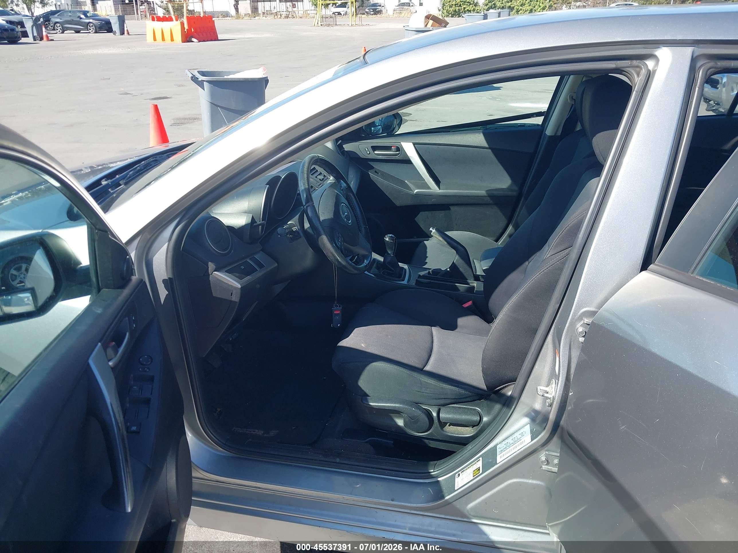 2011 Mazda Mazda3 S Sport Silver vin: JM1BL1K67B1361715