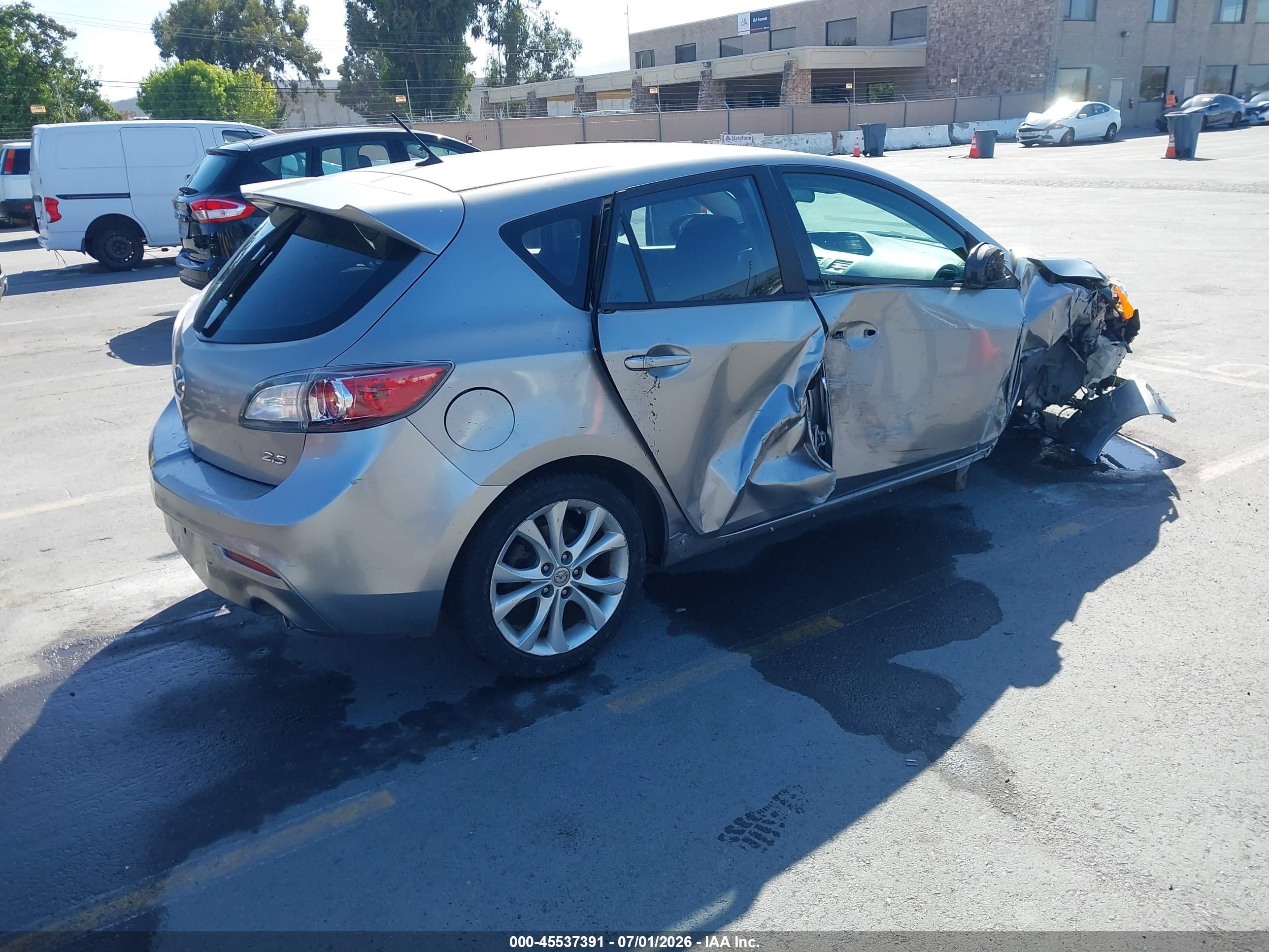 2011 Mazda Mazda3 S Sport Silver vin: JM1BL1K67B1361715