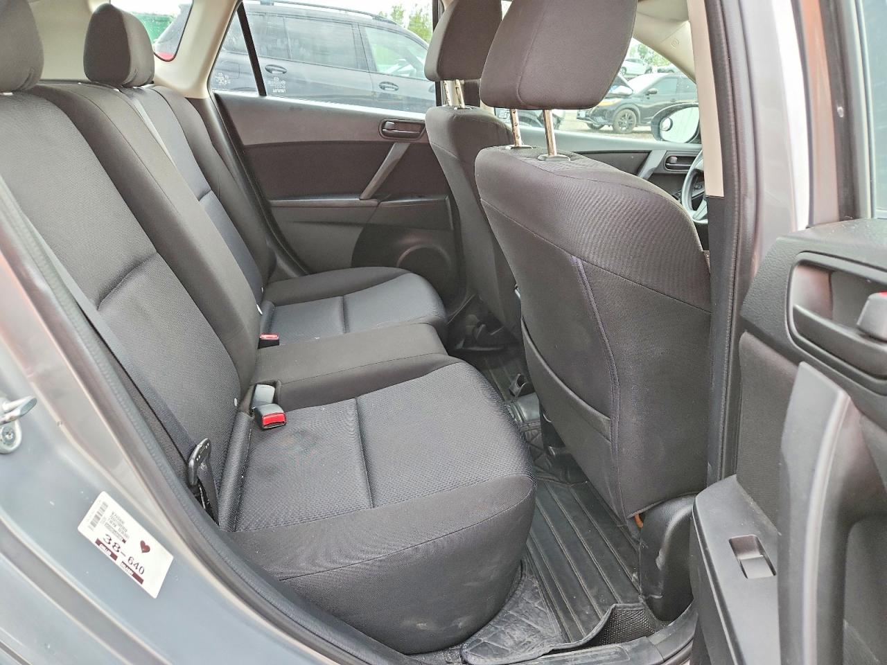 2011 Mazda 3 I Silver vin: JM1BL1KF4B1445023