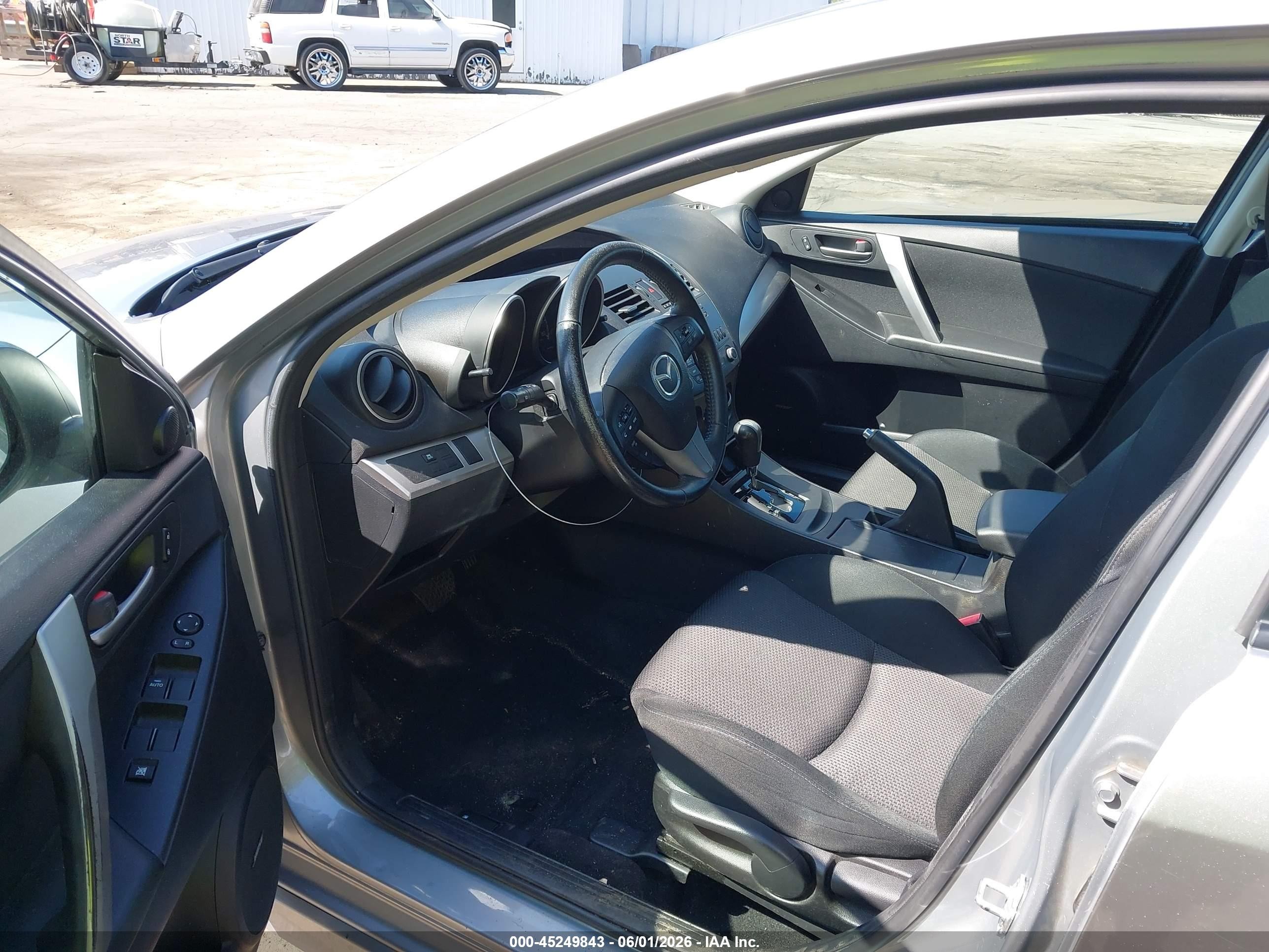 2012 Mazda Mazda3 S Touring Silver vin: JM1BL1L51C1513608