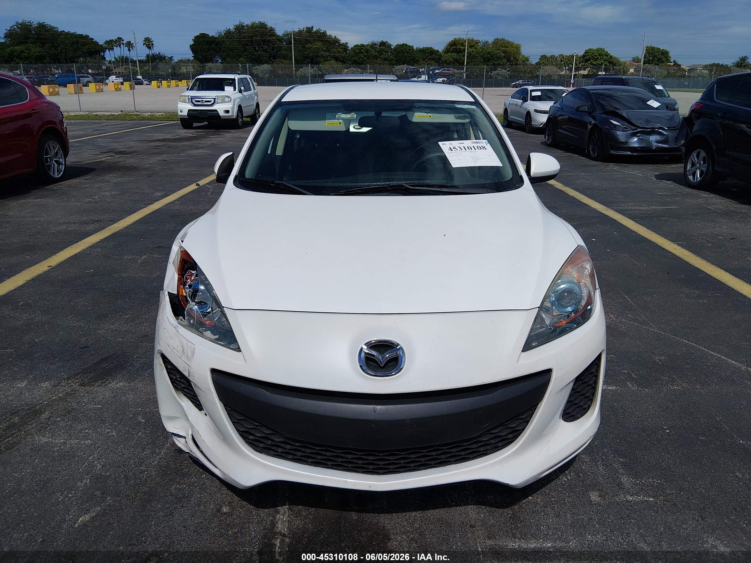 2012 Mazda Mazda3 I Touring White vin: JM1BL1L73C1584407