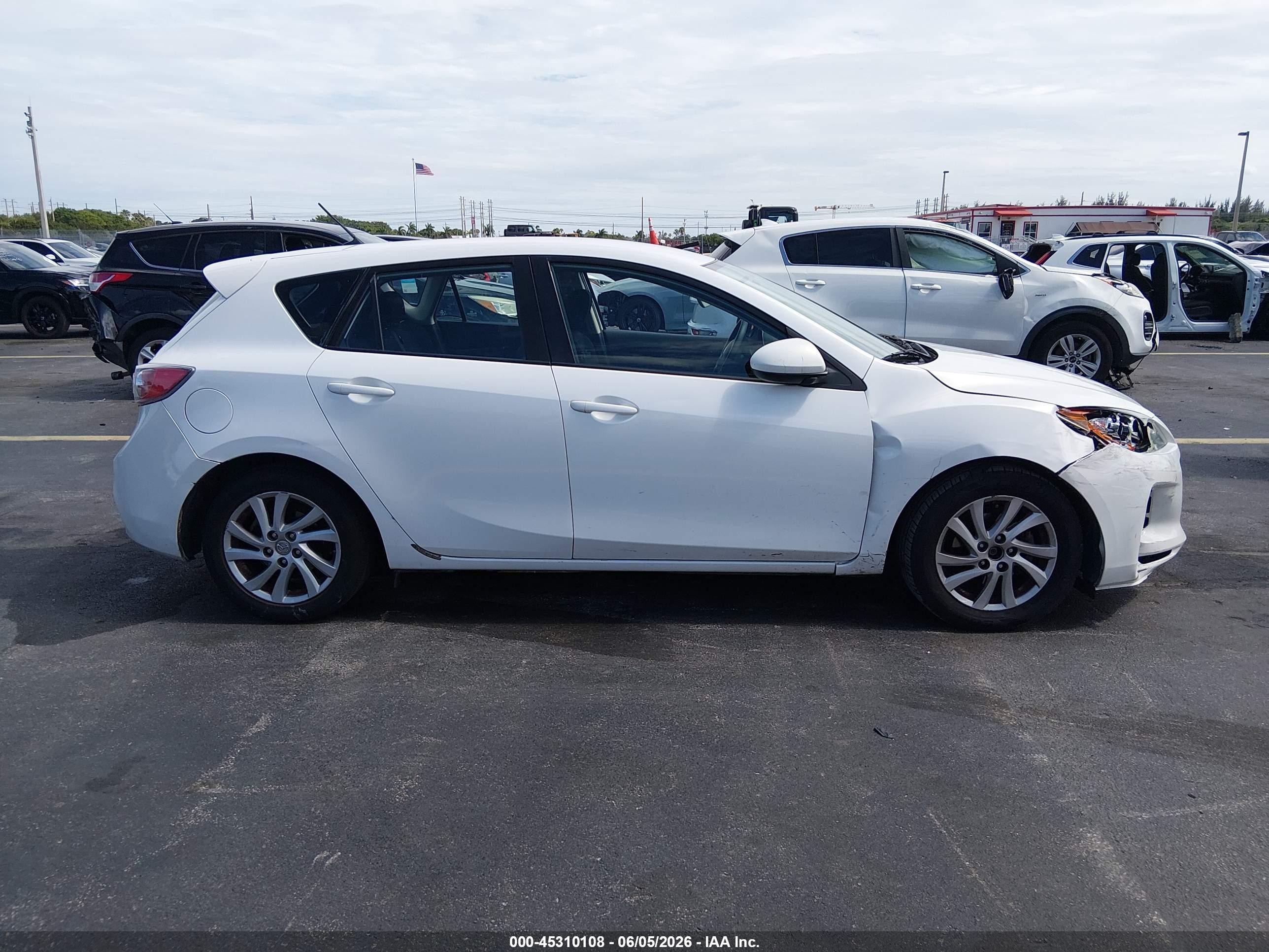 2012 Mazda Mazda3 I Touring White vin: JM1BL1L73C1584407