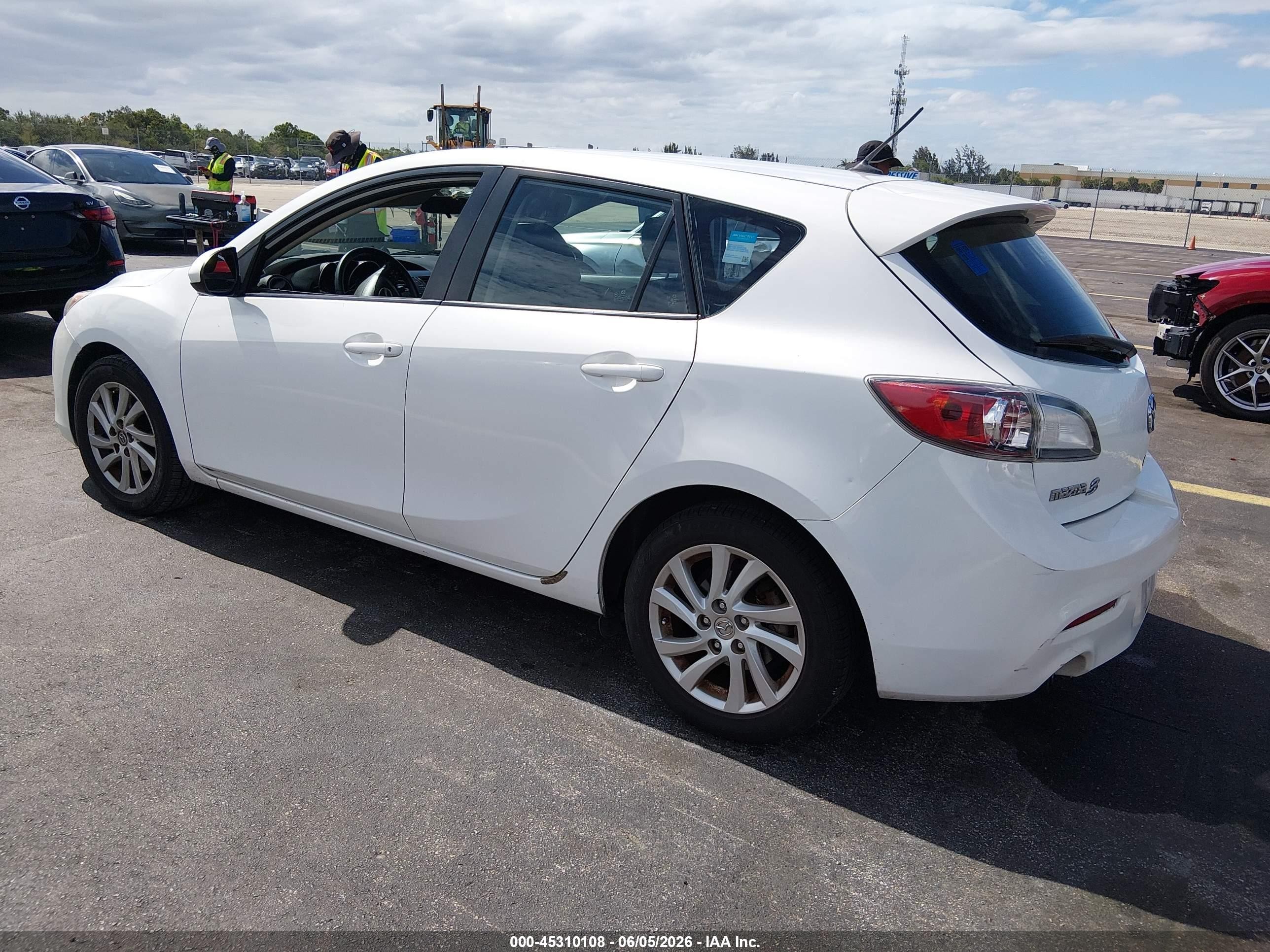 2012 Mazda Mazda3 I Touring White vin: JM1BL1L73C1584407