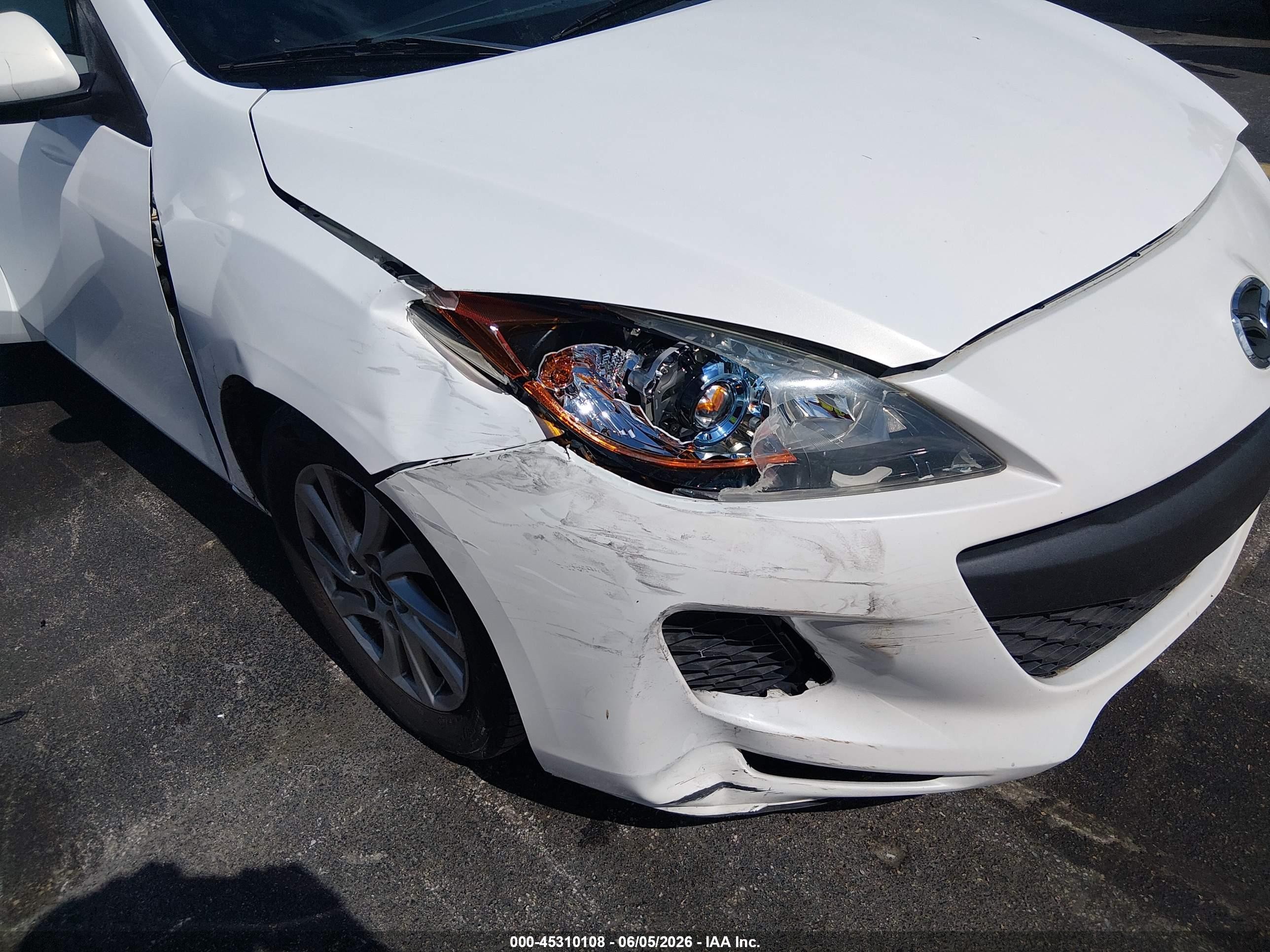 2012 Mazda Mazda3 I Touring White vin: JM1BL1L73C1584407