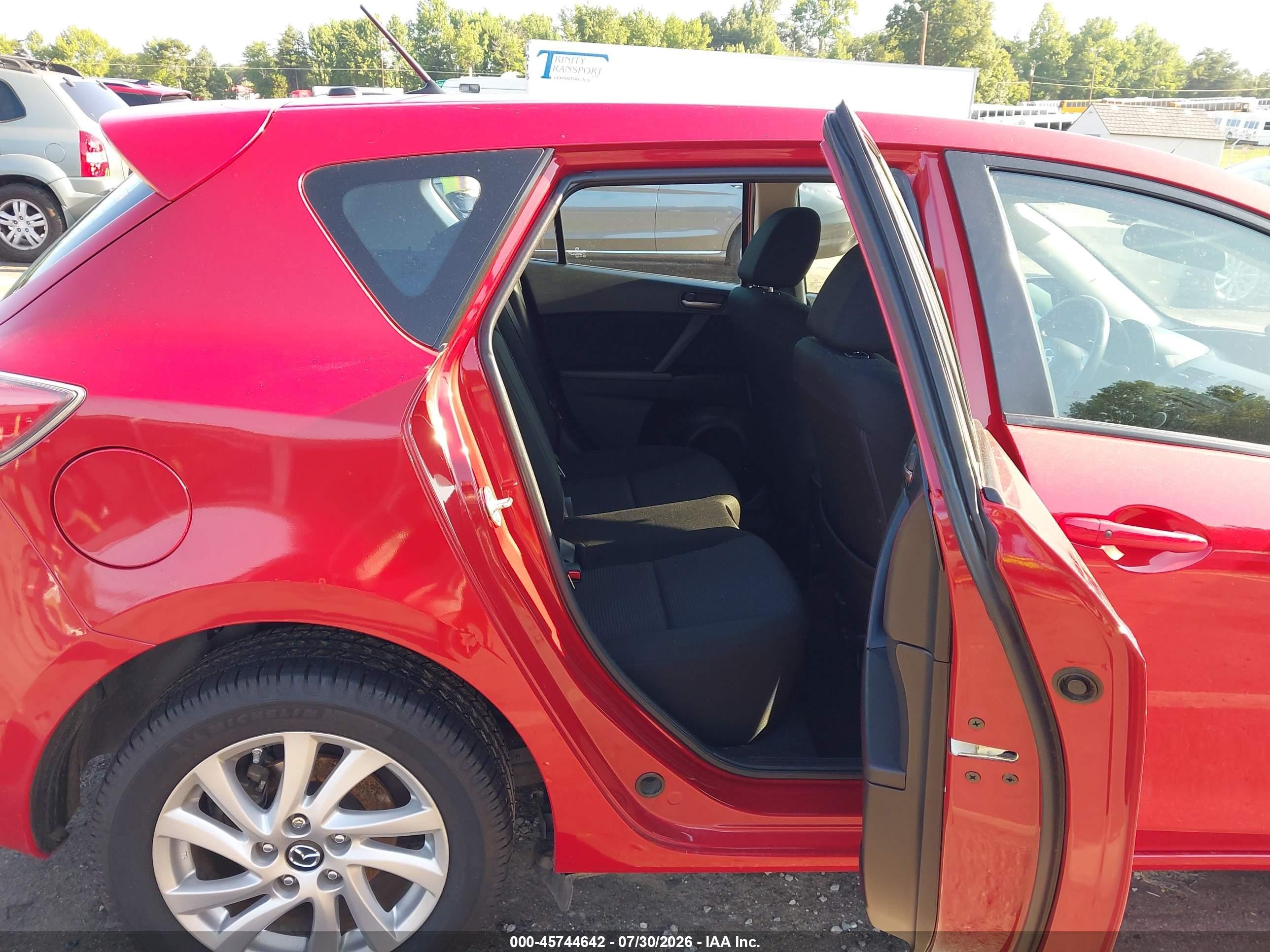 2013 Mazda Mazda3 I Touring Red vin: JM1BL1L73D1776430