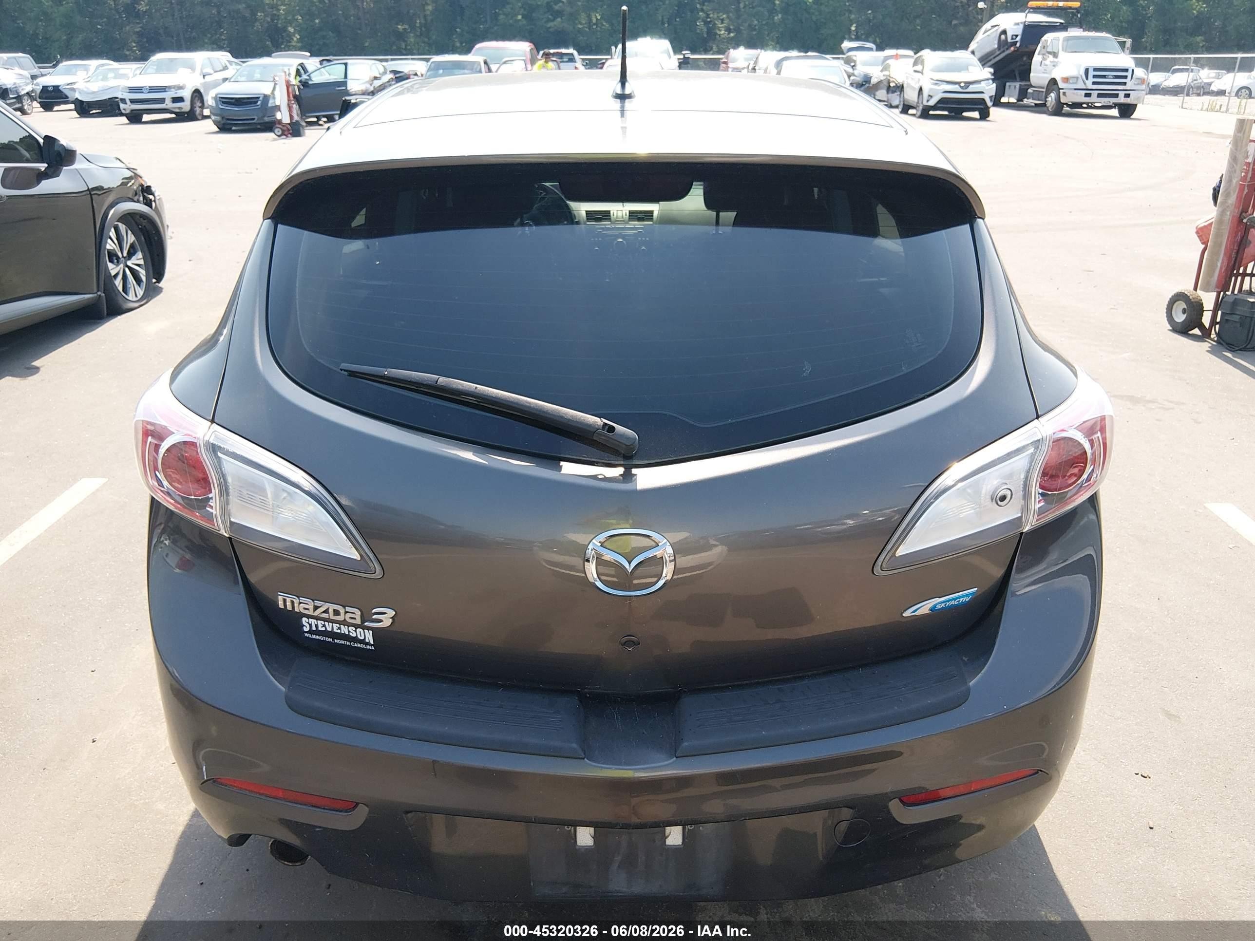 2013 Mazda Mazda3 I Touring Gray vin: JM1BL1L77D1747433