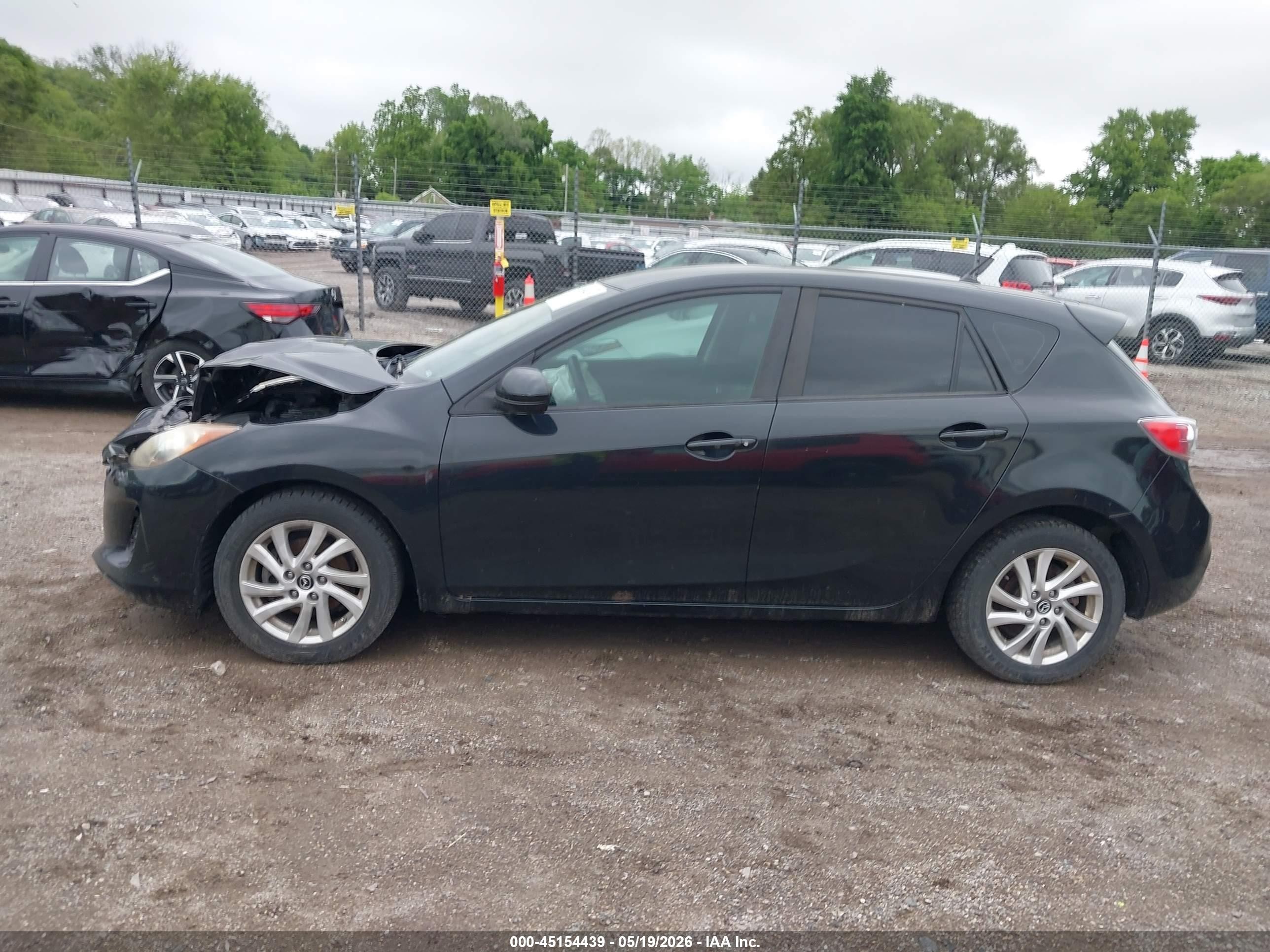 2013 Mazda Mazda3 I Touring Черный vin: JM1BL1L77D1817674