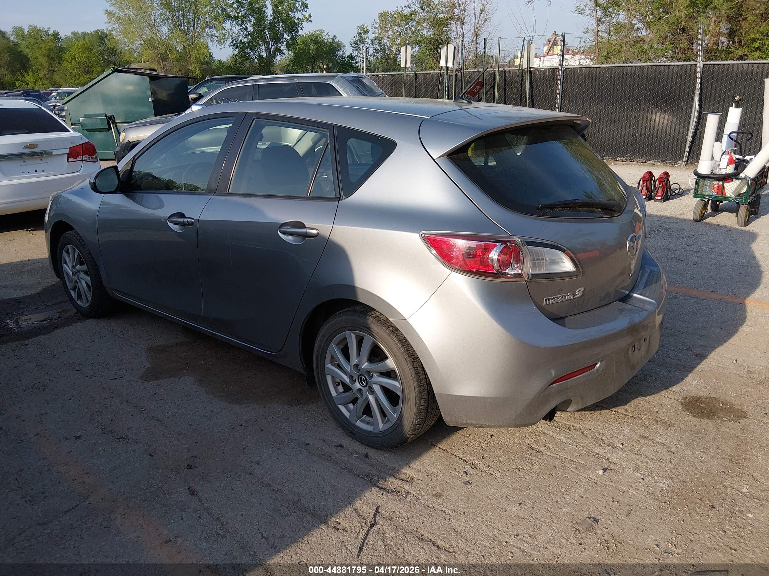 2013 Mazda Mazda3 I Touring Silver vin: JM1BL1L78D1727904