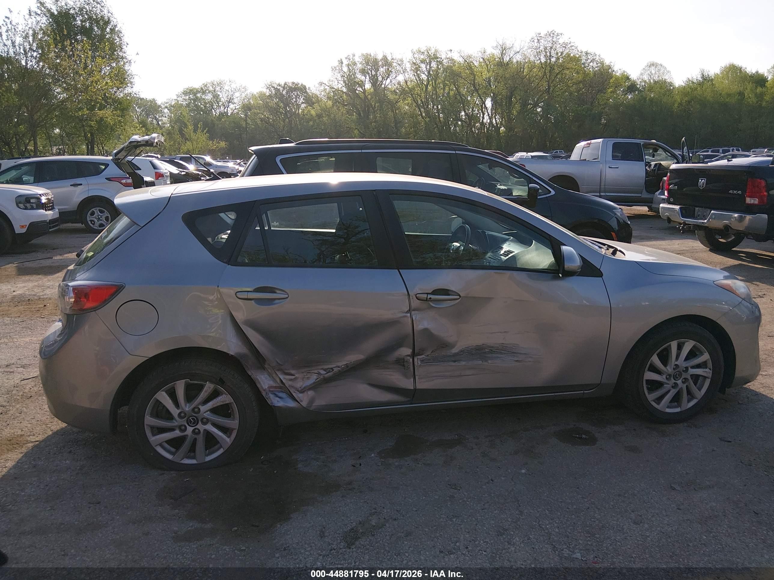 2013 Mazda Mazda3 I Touring Silver vin: JM1BL1L78D1727904