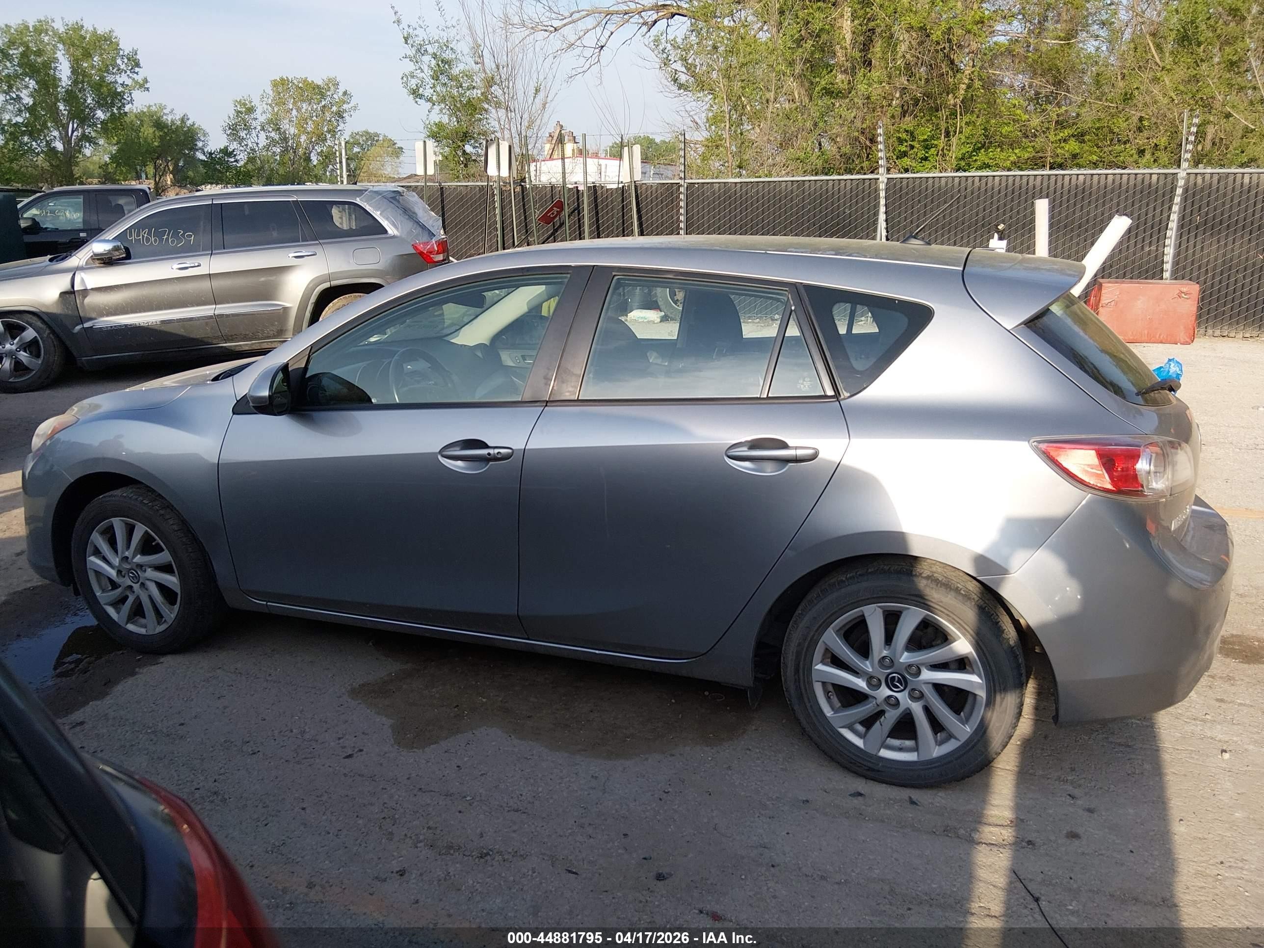 2013 Mazda Mazda3 I Touring Silver vin: JM1BL1L78D1727904