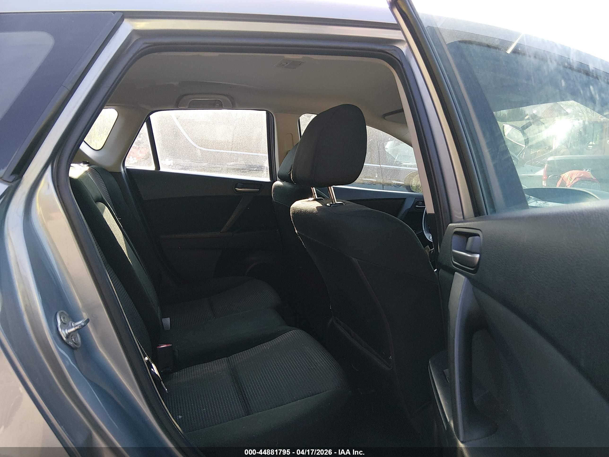 2013 Mazda Mazda3 I Touring Silver vin: JM1BL1L78D1727904